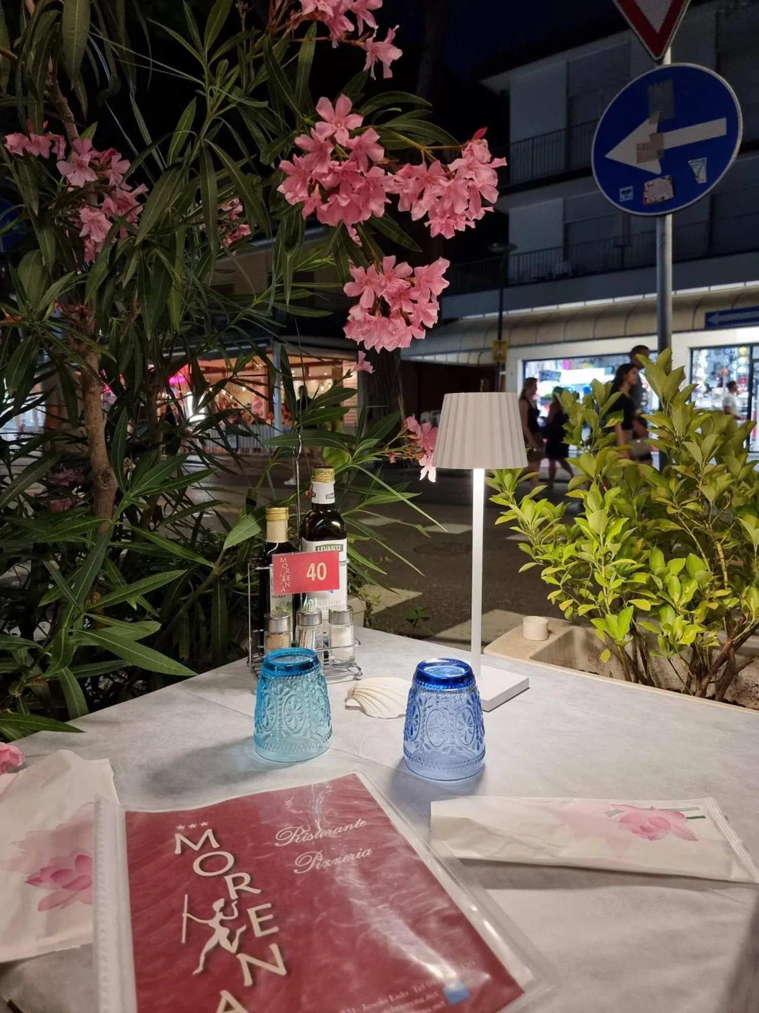 Restaurant/places to eat in Hotel Morena