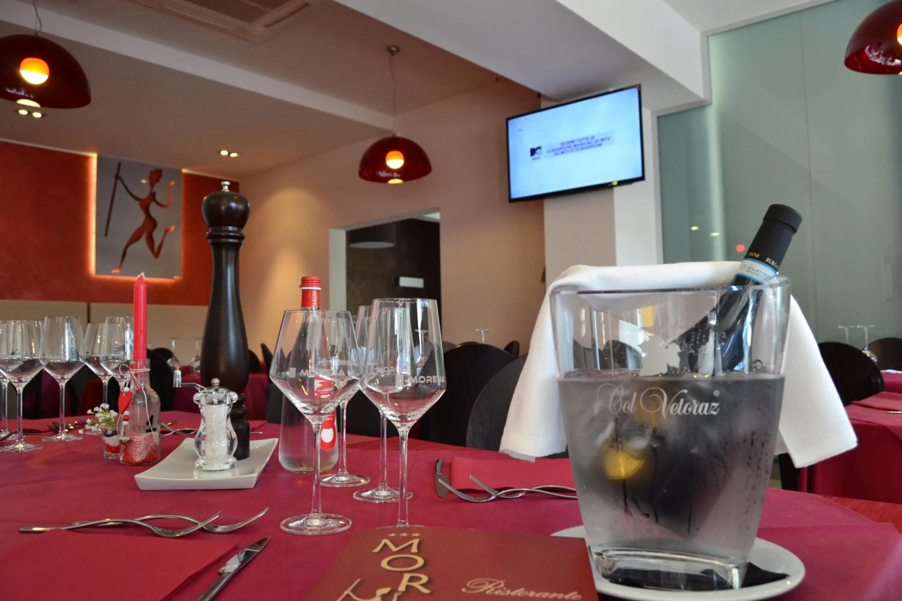 Restaurant/places to eat in Hotel Morena