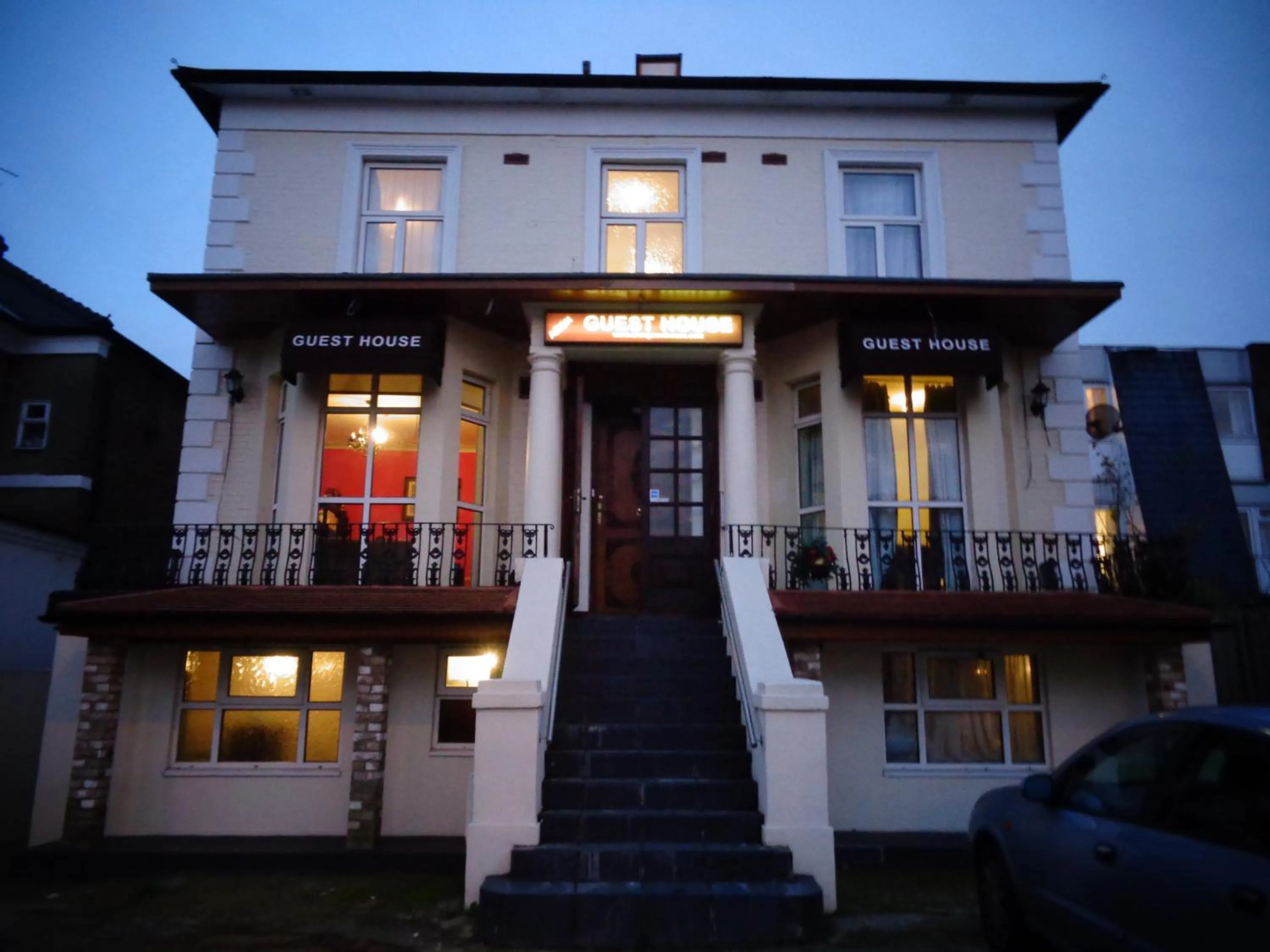 Facade/entrance in Aron Guest House