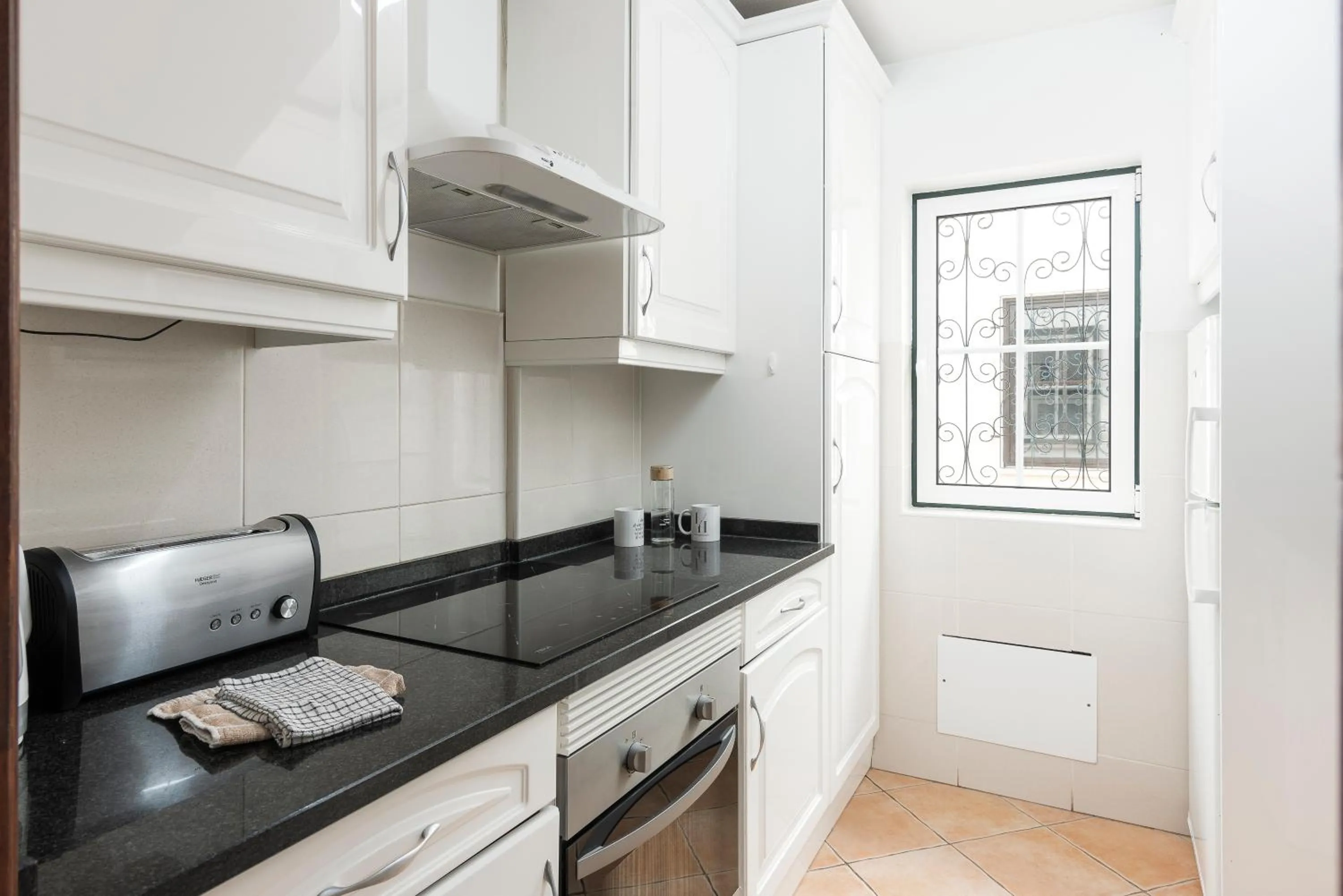 Kitchen or kitchenette in Old Village & Prestige