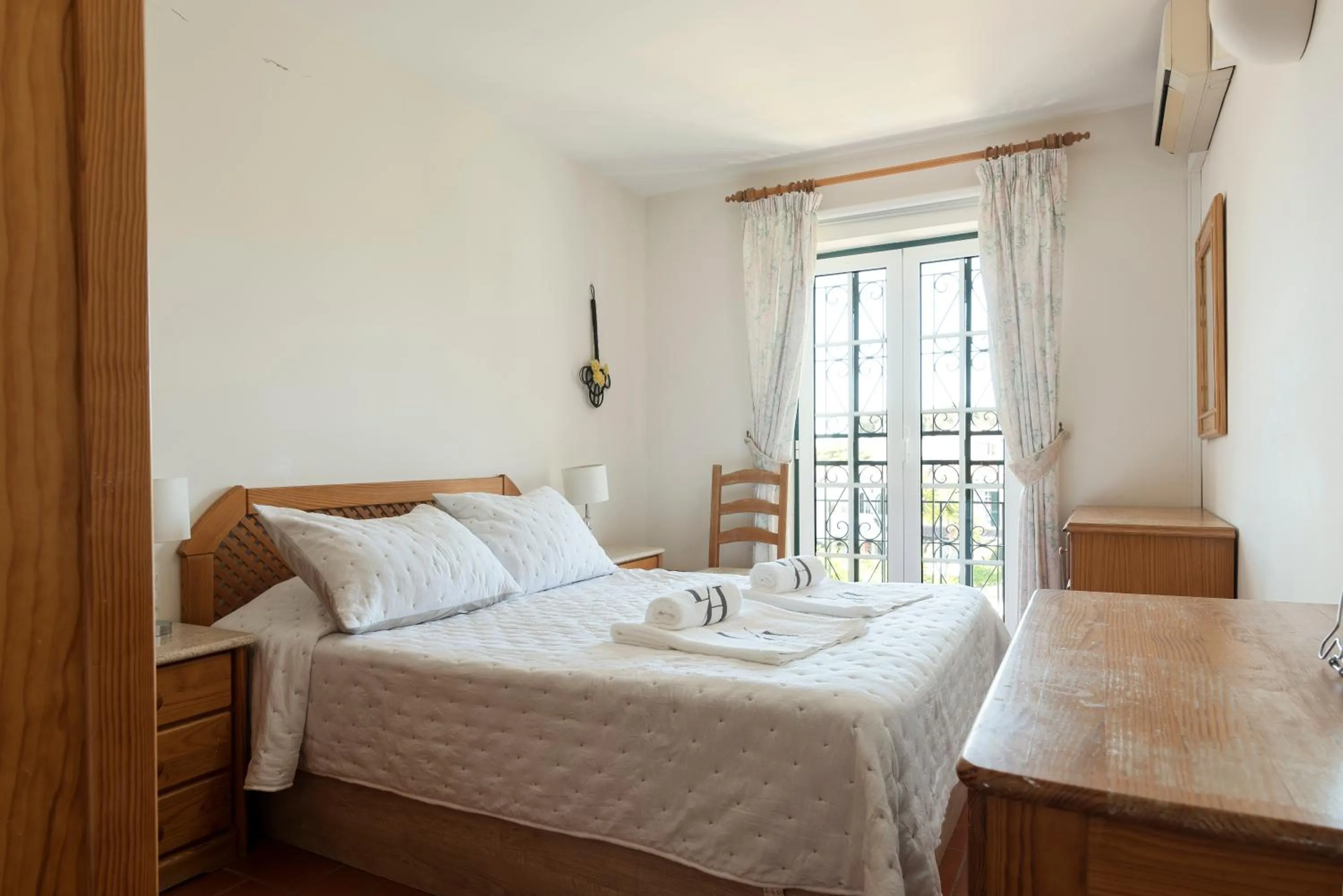 Bedroom, Bed in Old Village & Prestige