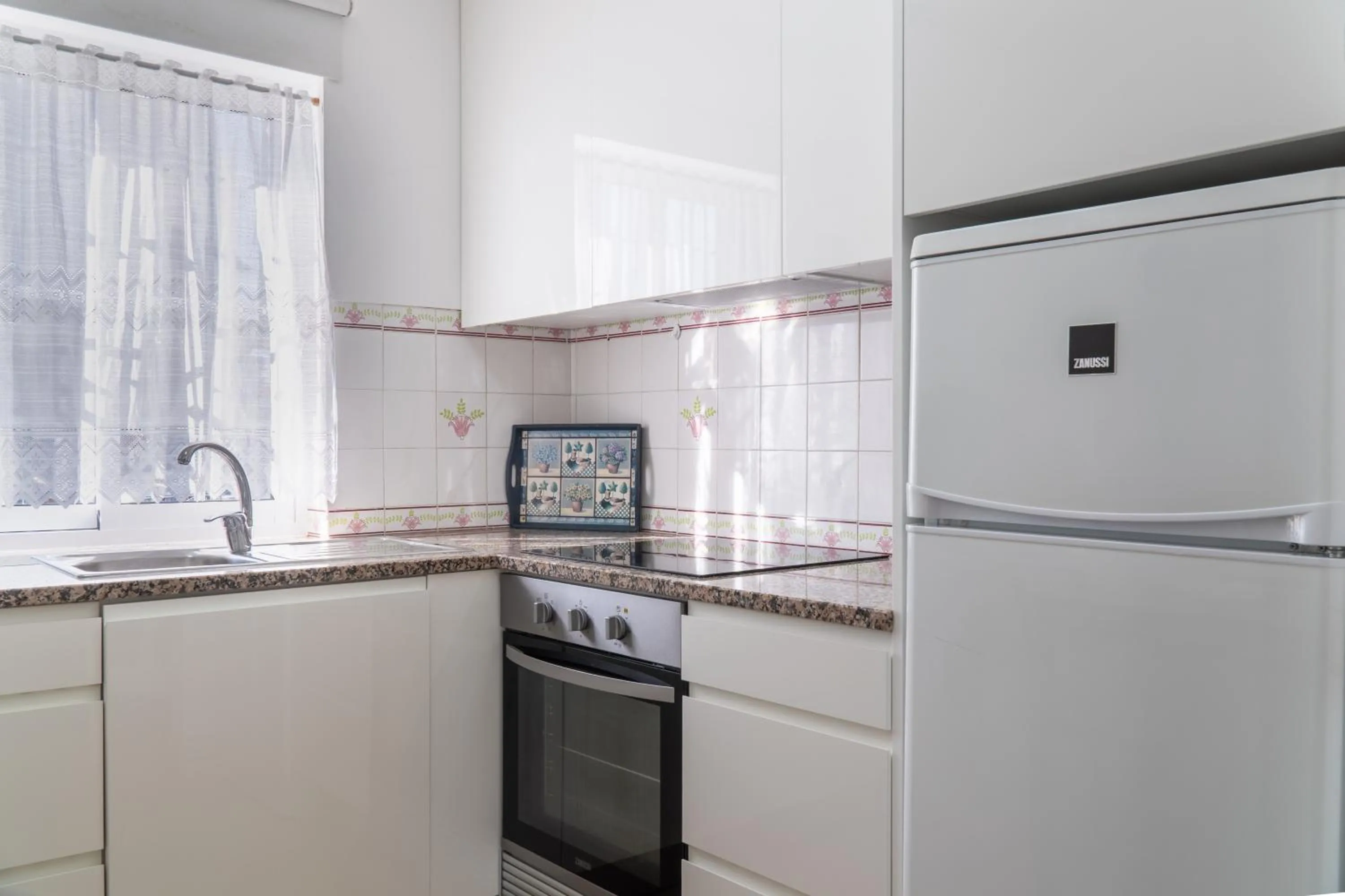 Kitchen or kitchenette in Old Village & Prestige