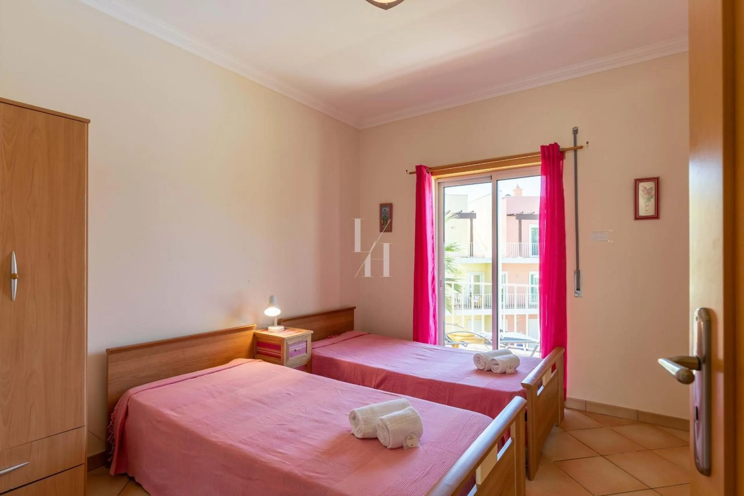 Bedroom, Bed in Old Village & Prestige