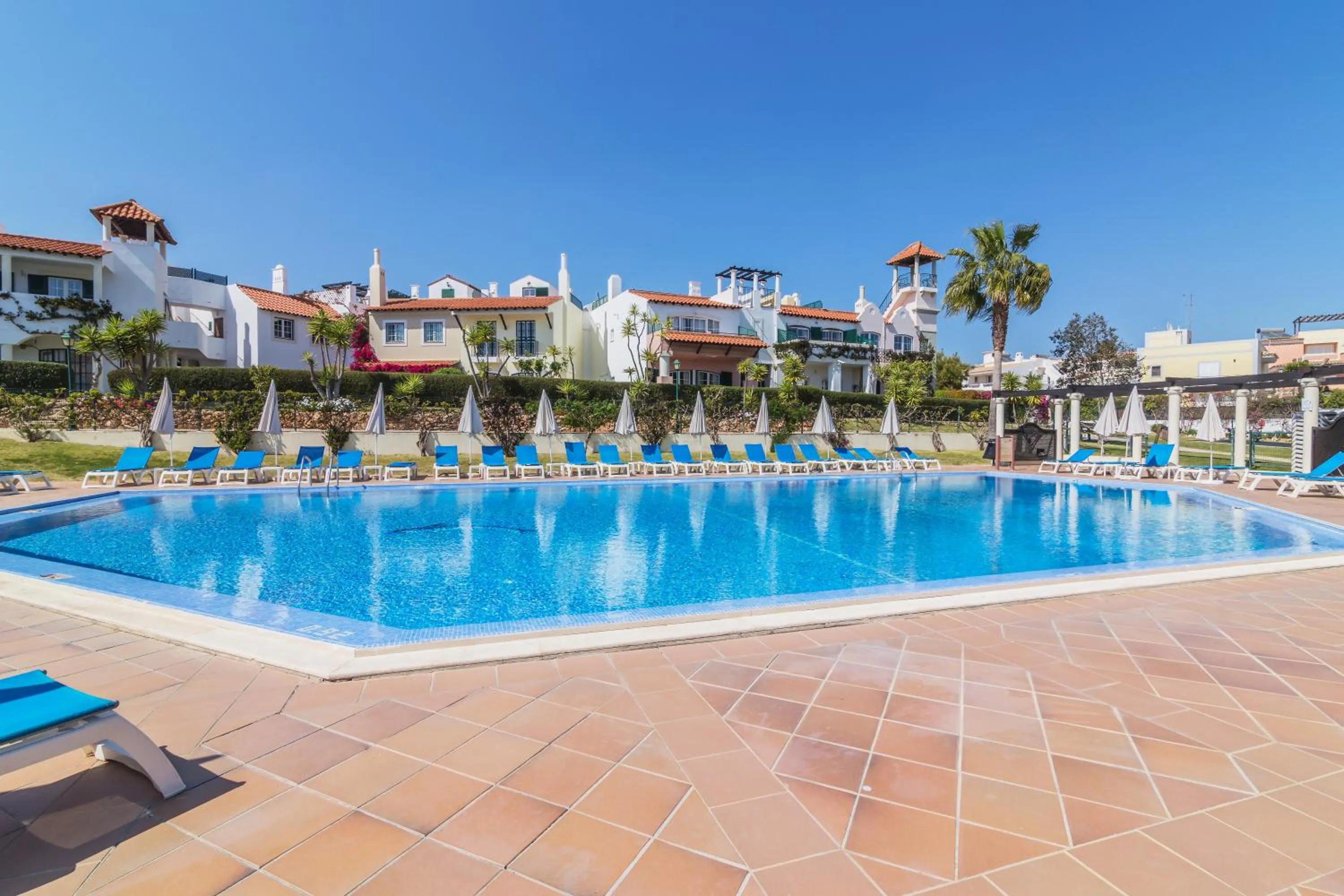 Swimming pool in Old Village & Prestige