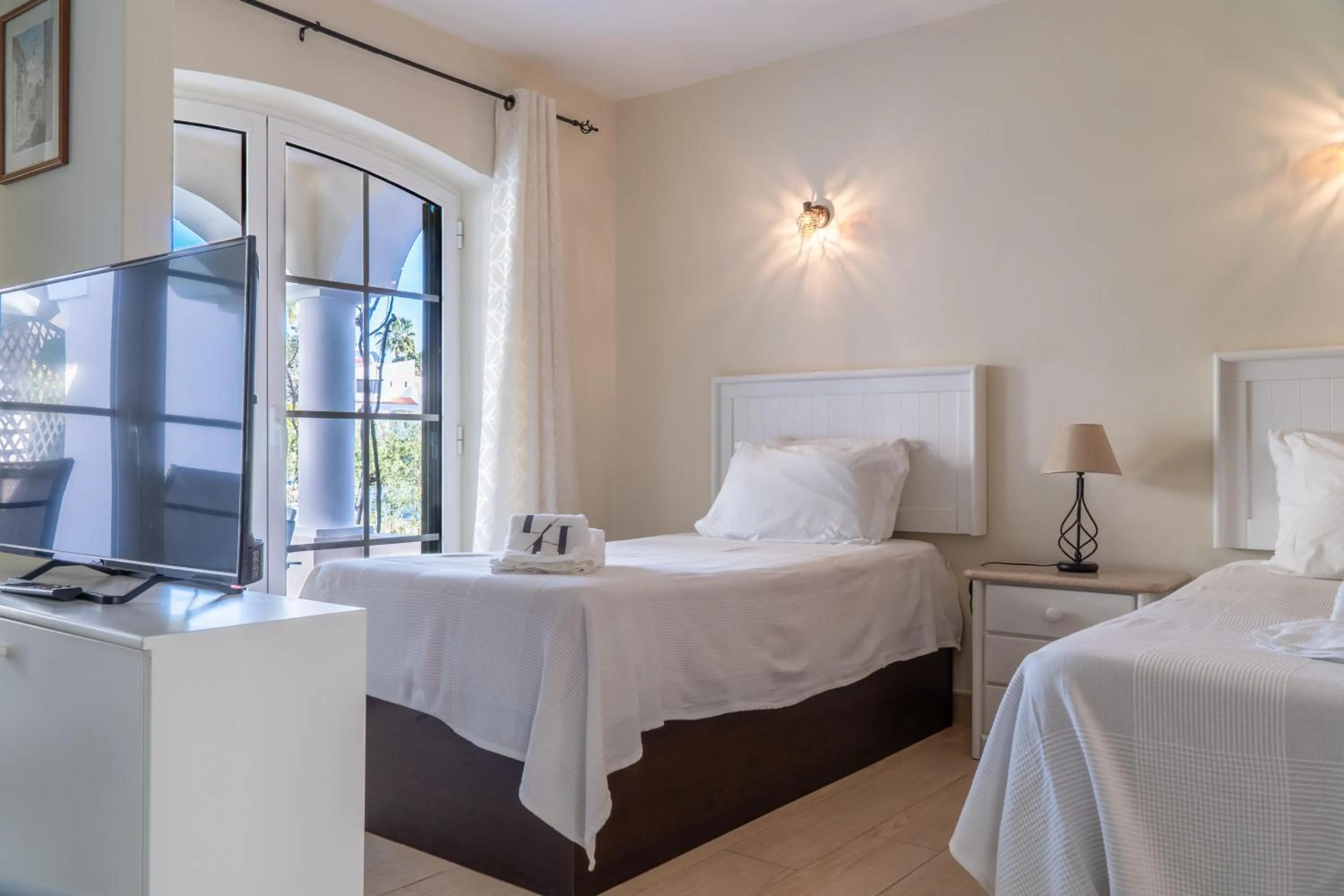 Bedroom, Bed in Old Village & Prestige