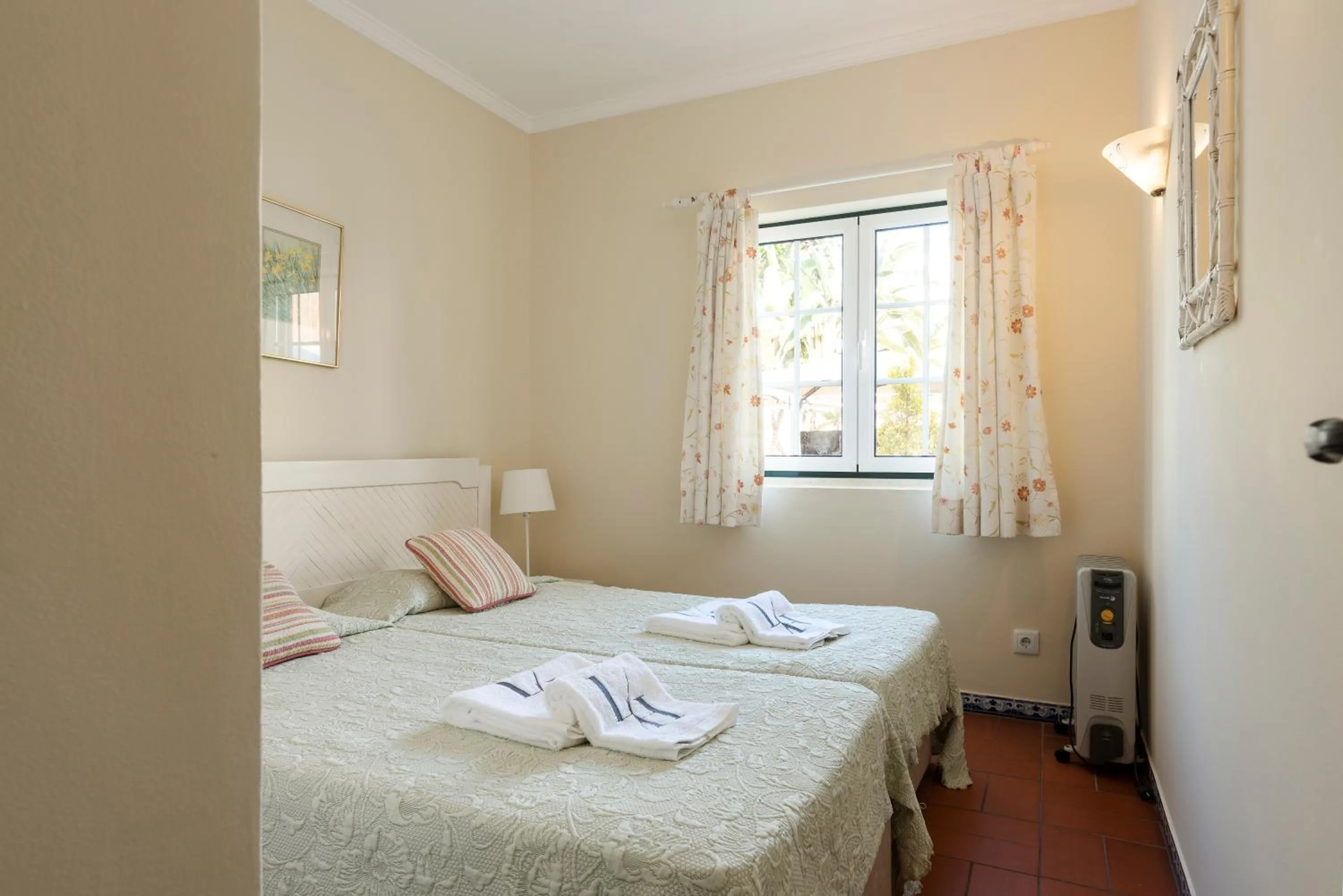 Bedroom, Bed in Old Village & Prestige