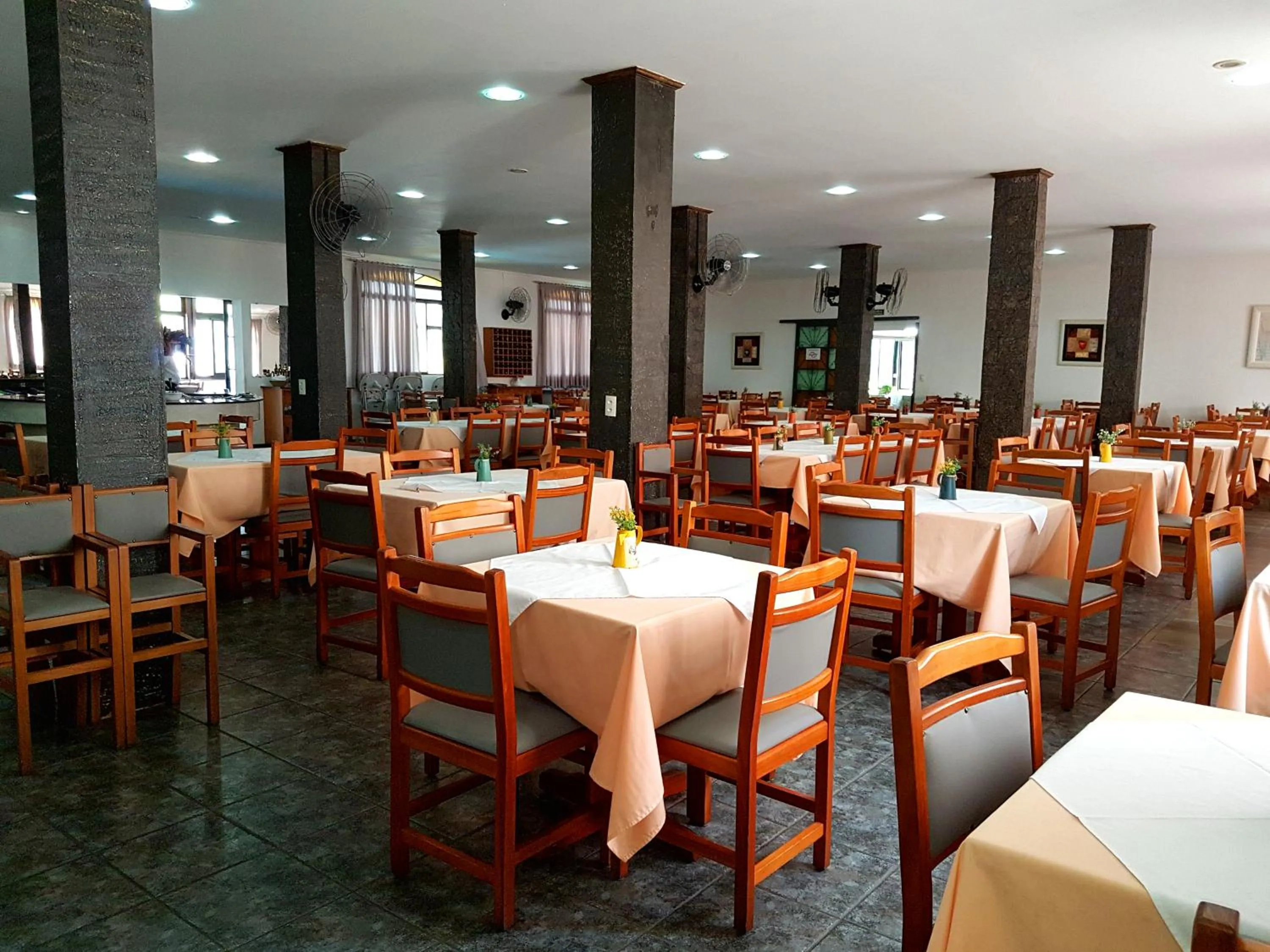 Restaurant/places to eat in Hotel Akropolis
