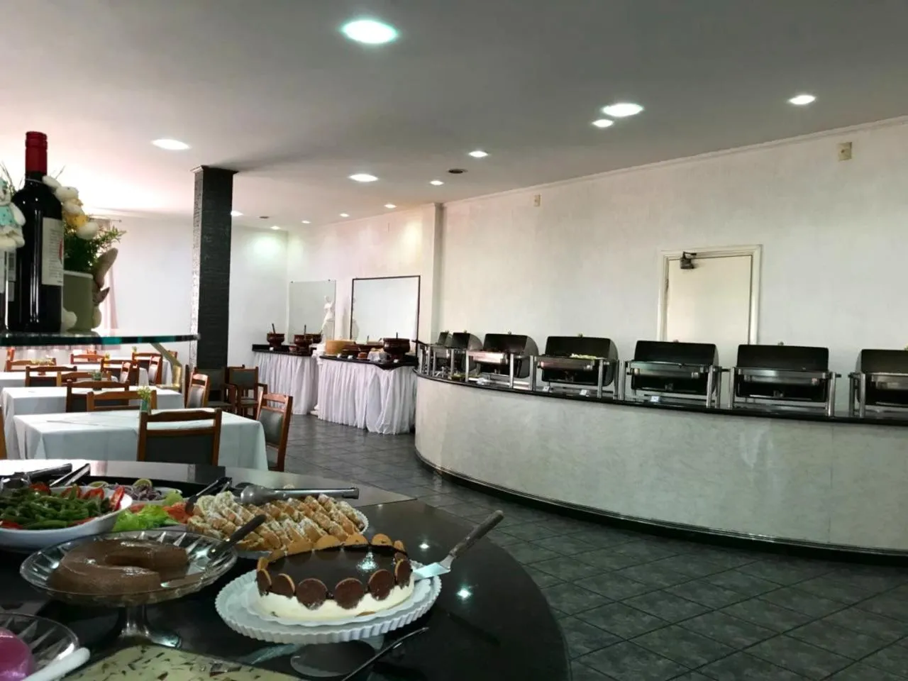 Restaurant/places to eat in Hotel Akropolis