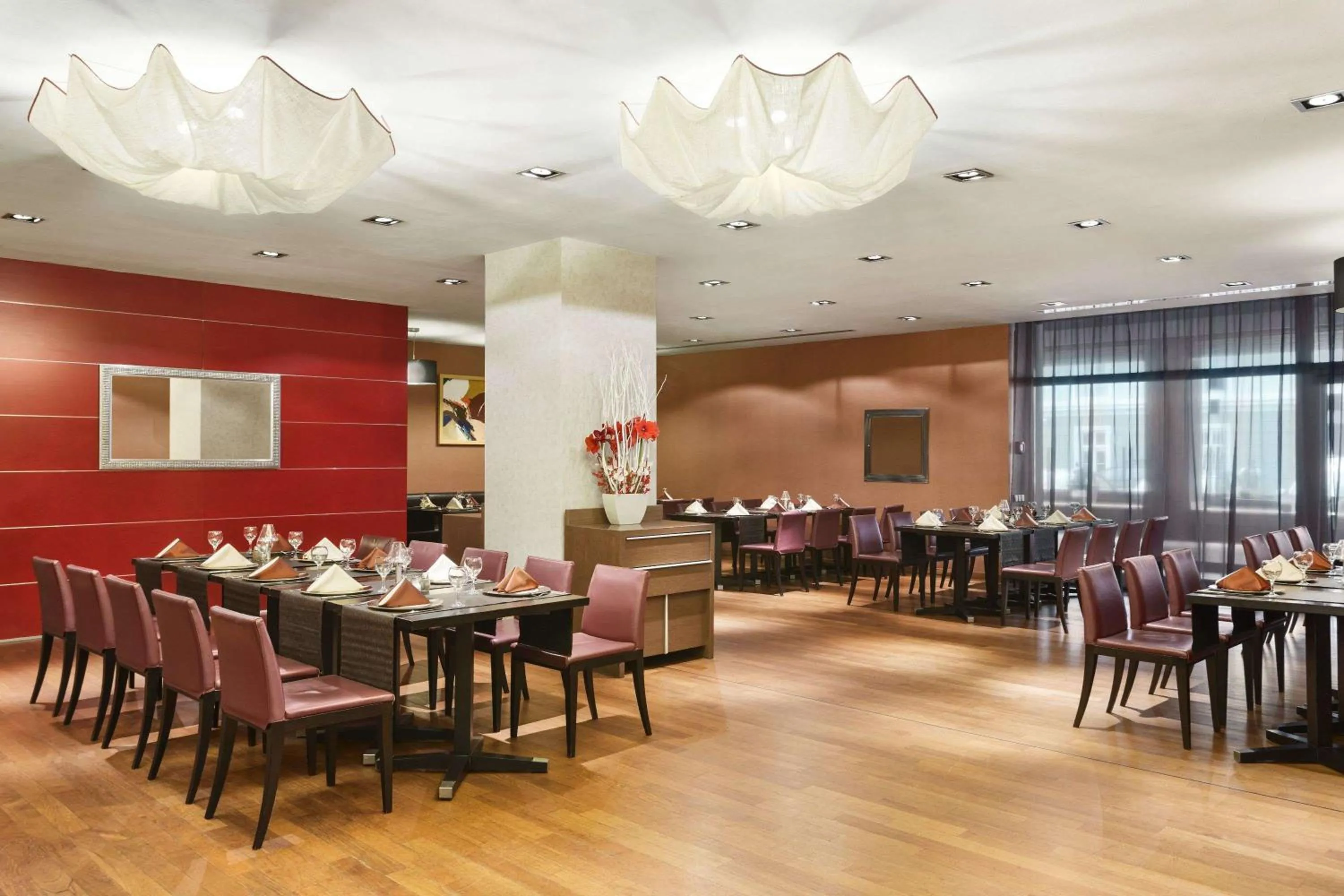 Restaurant/places to eat in Ramada Sibiu Hotel