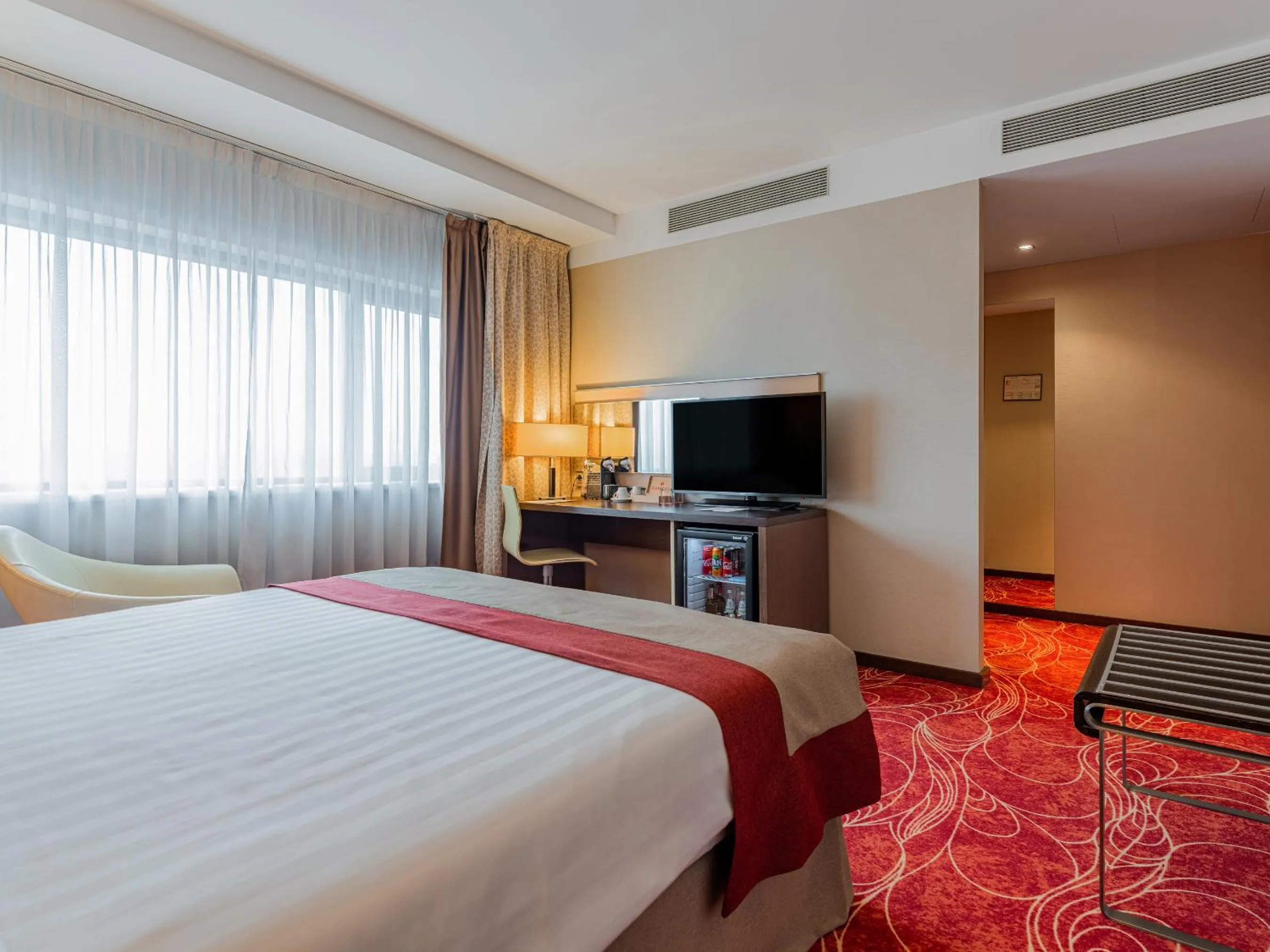 TV and multimedia, Bed in Ramada Sibiu Hotel