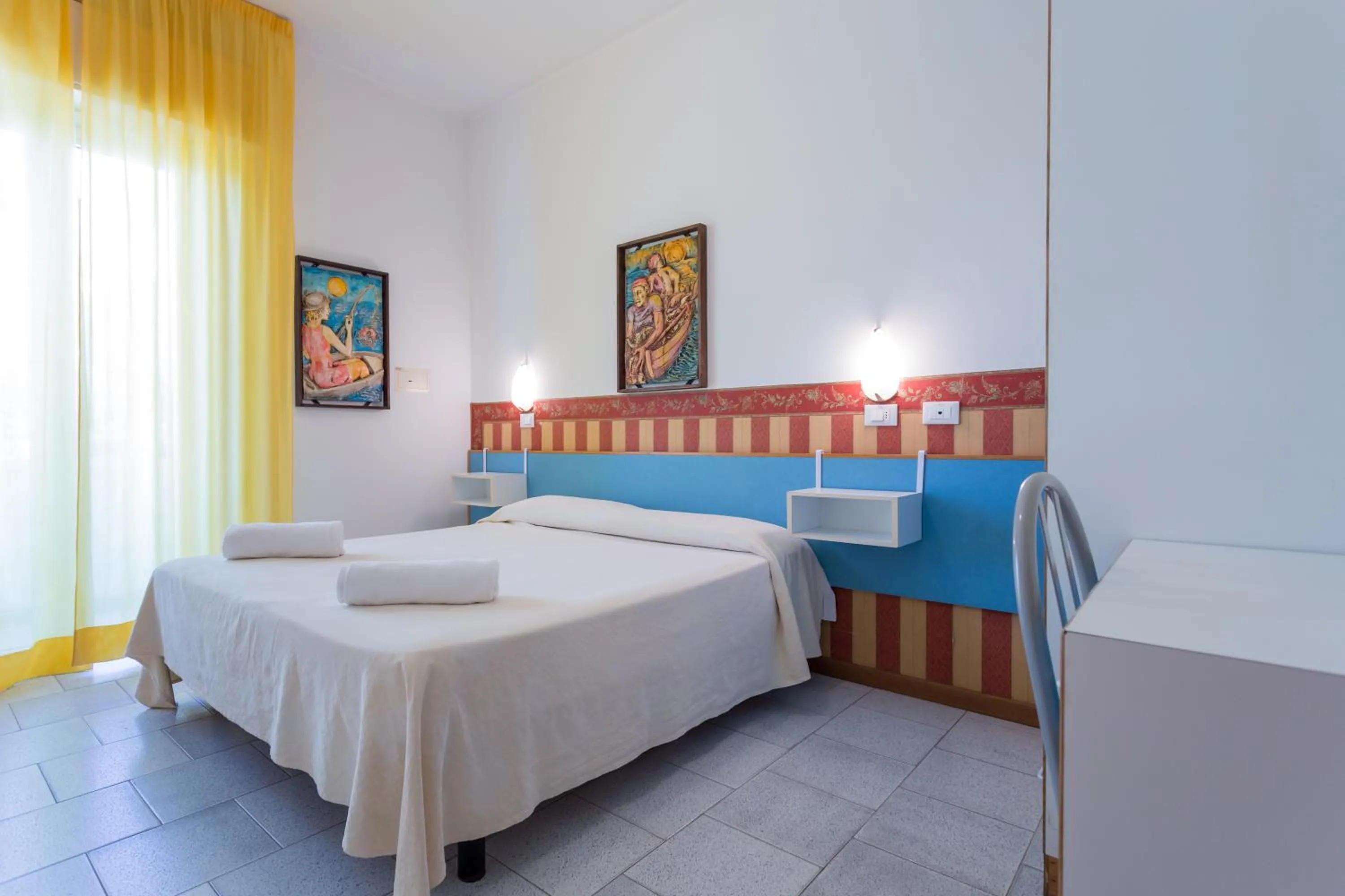 Bedroom, Bed in Hotel Plaza con piscina