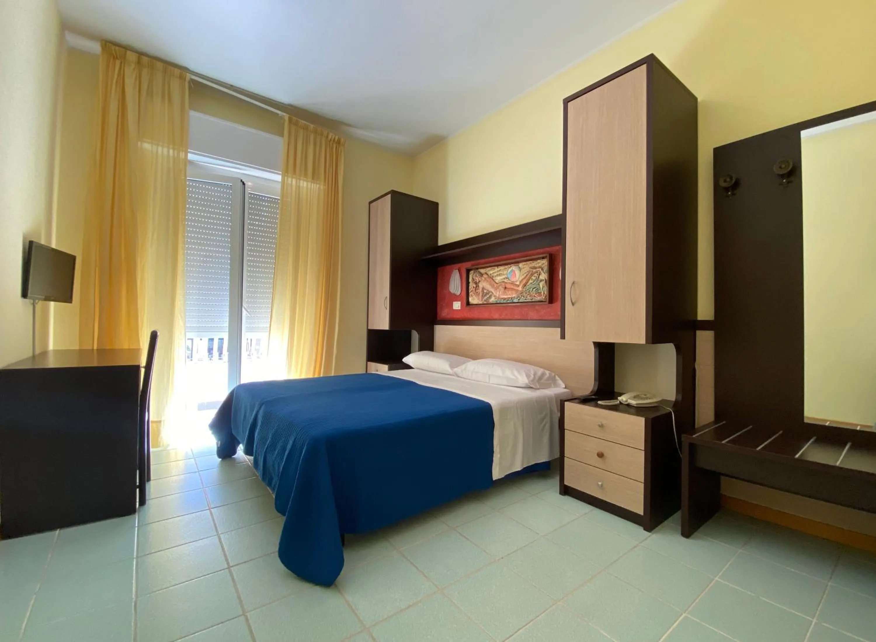 Bedroom, Bed in Hotel Plaza con piscina