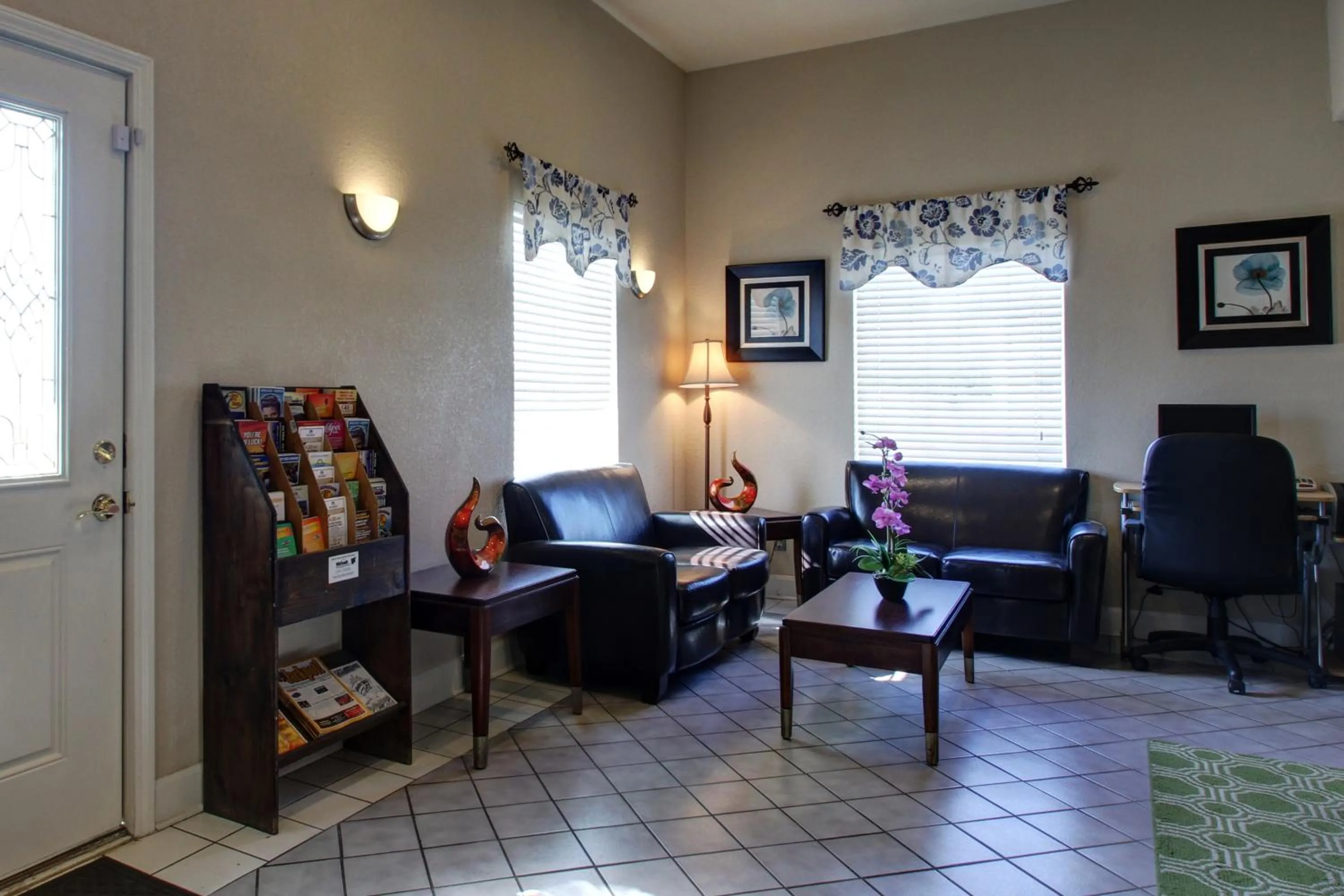 Living room in Key West Inn - Tunica Resort