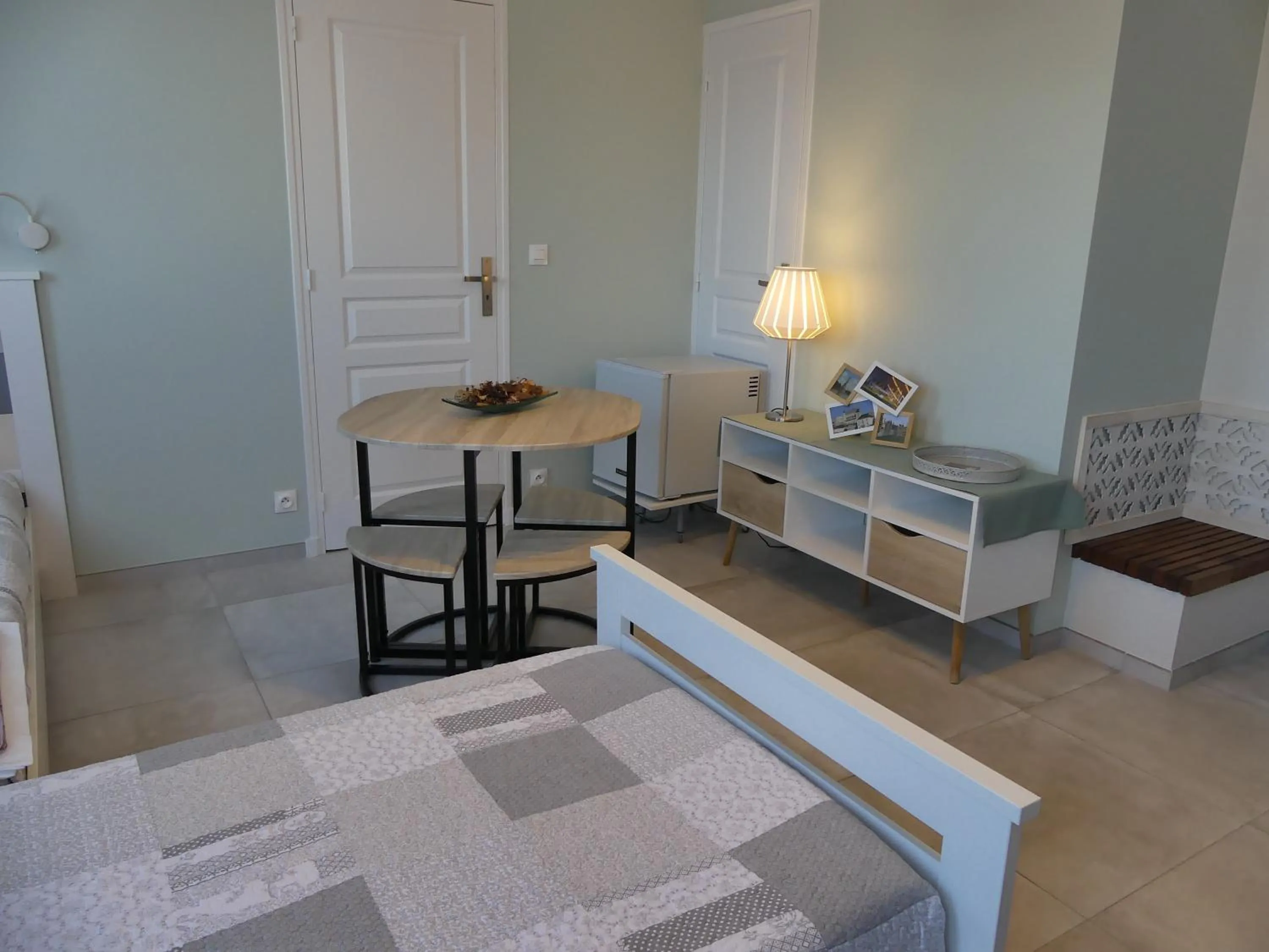 Living room, Bed in Les Ambaciales