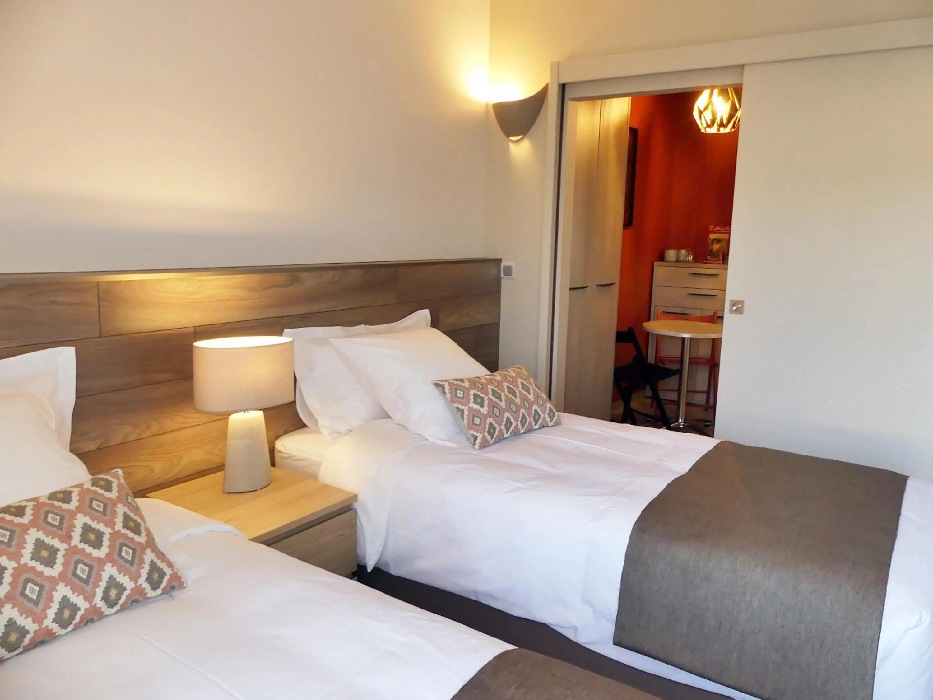 Photo of the whole room, Bed in Les Ambaciales