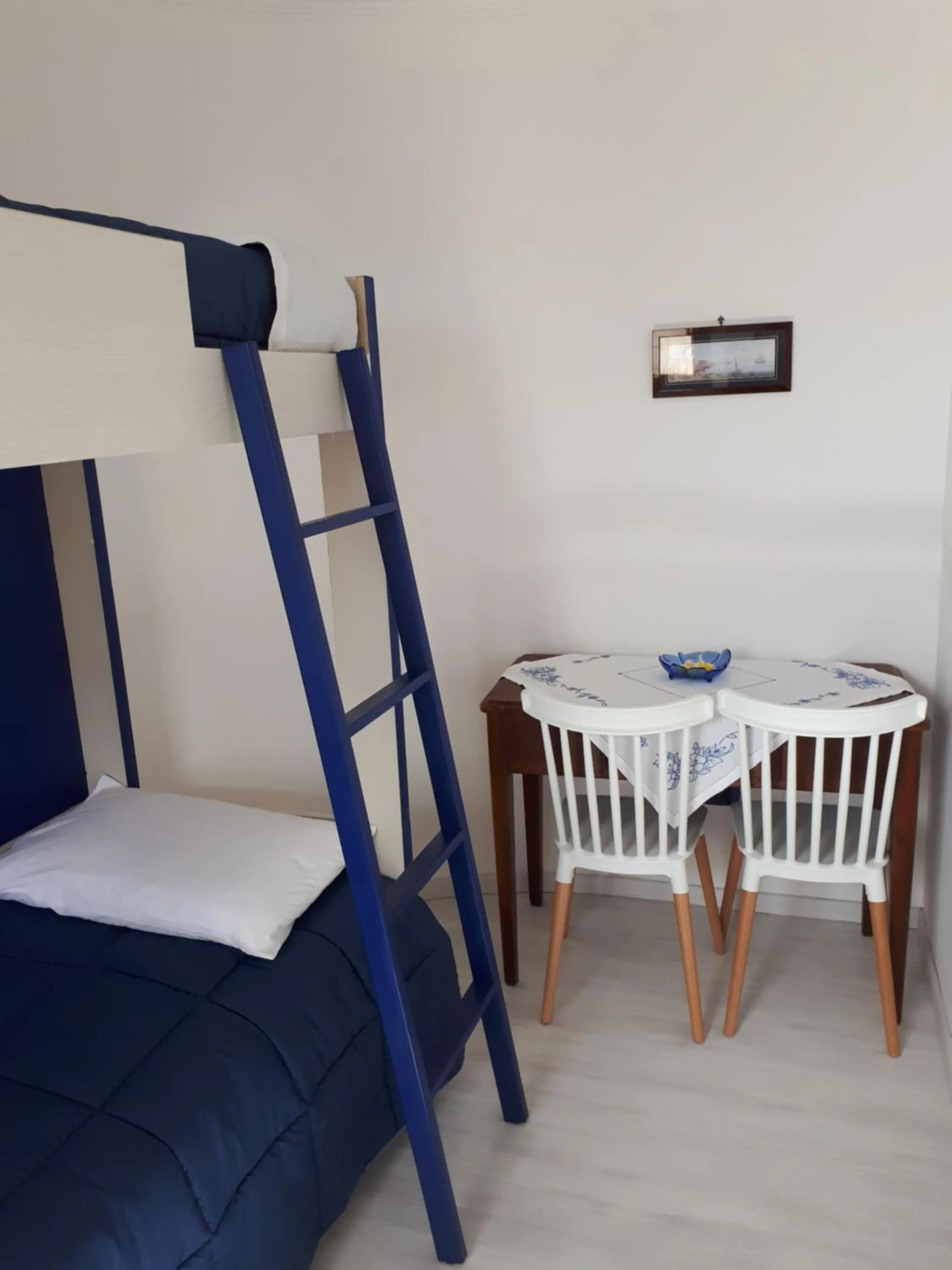 bunk bed, Bed in Hill Valley View