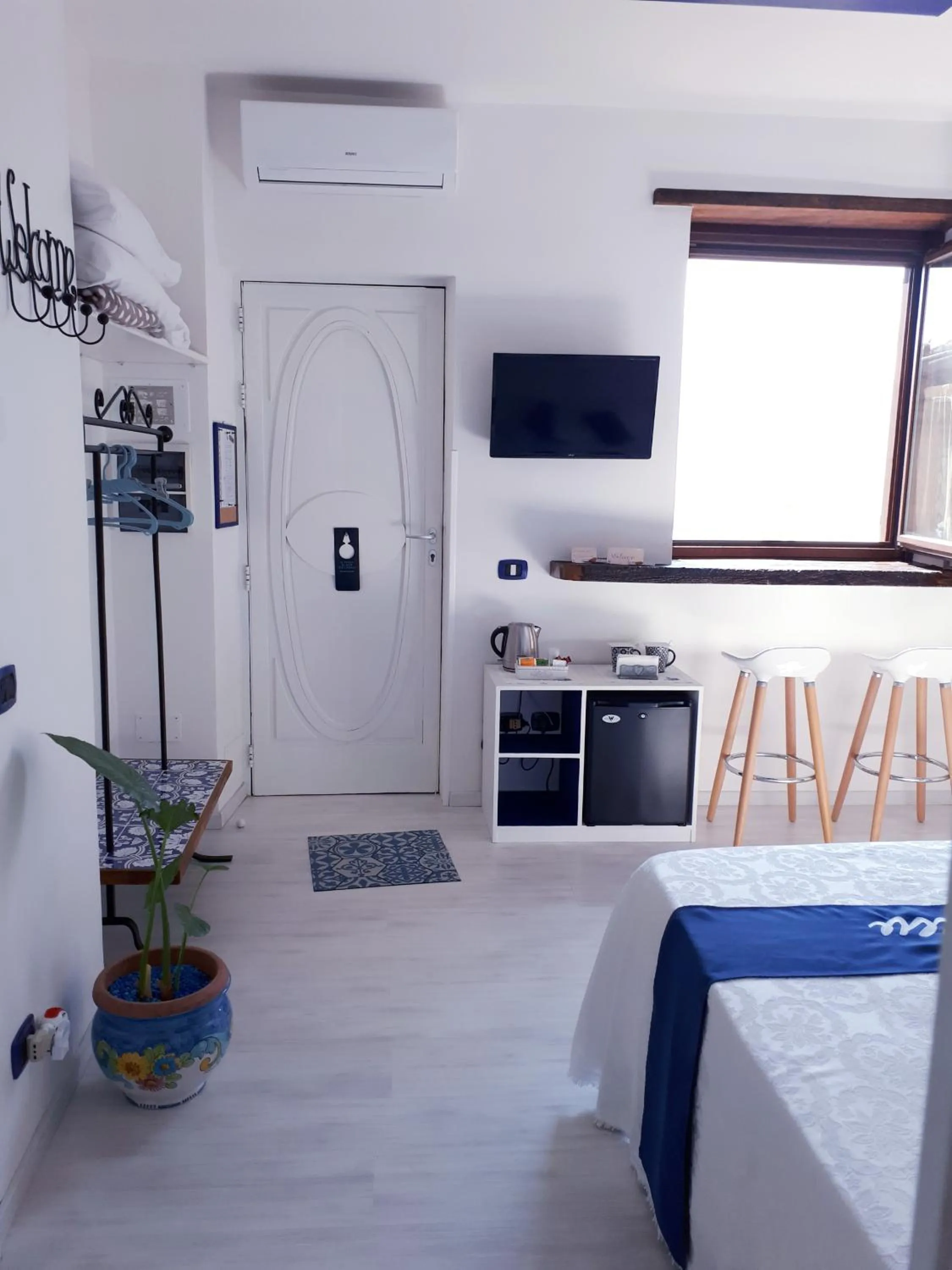 TV and multimedia in Hill Valley View