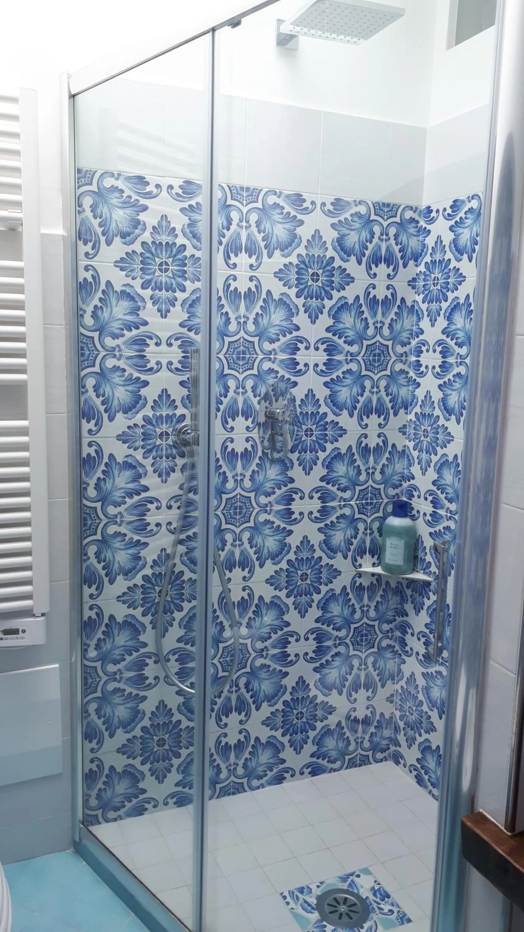 Shower in Hill Valley View