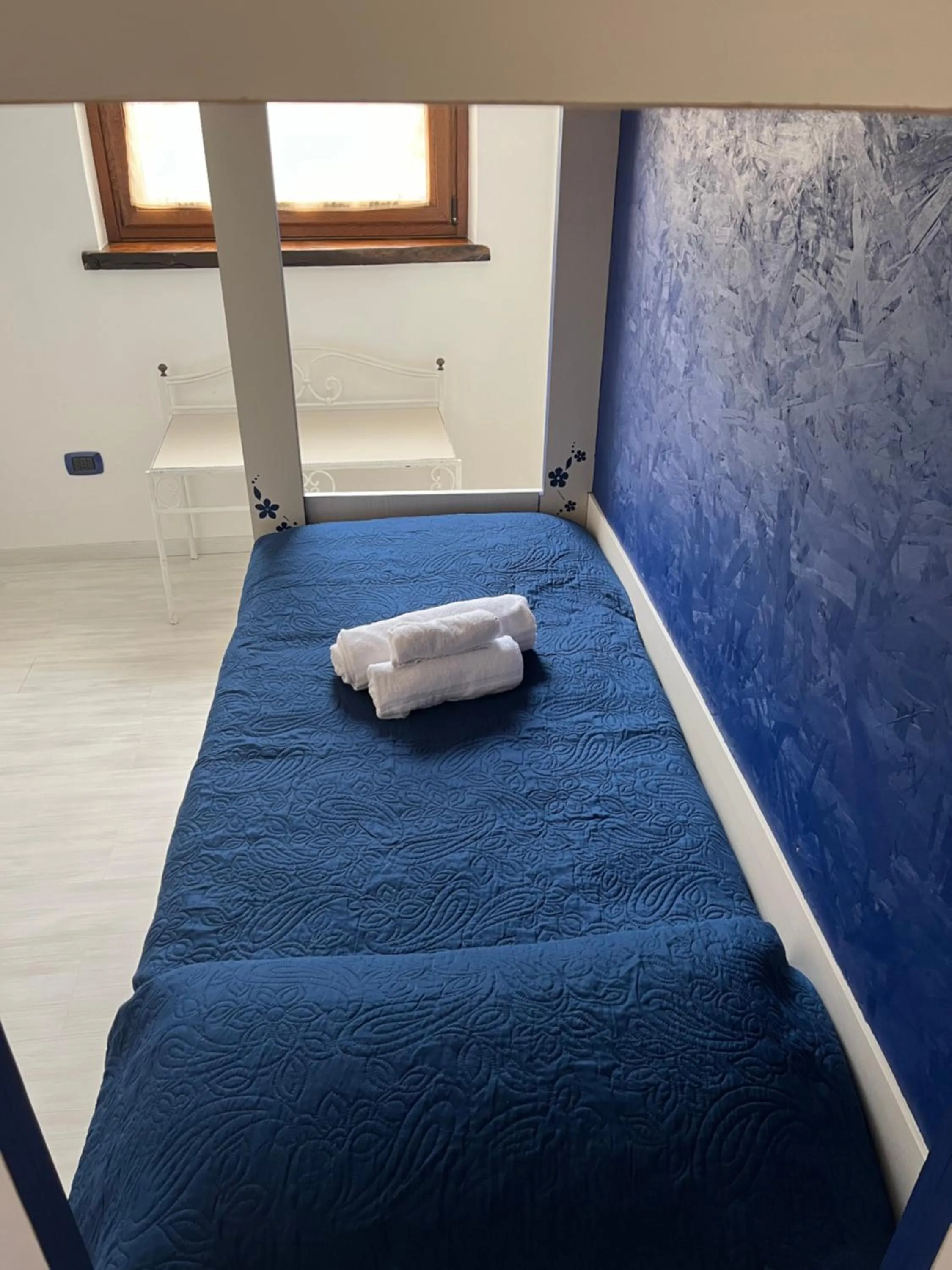 Bedroom, Bed in Hill Valley View