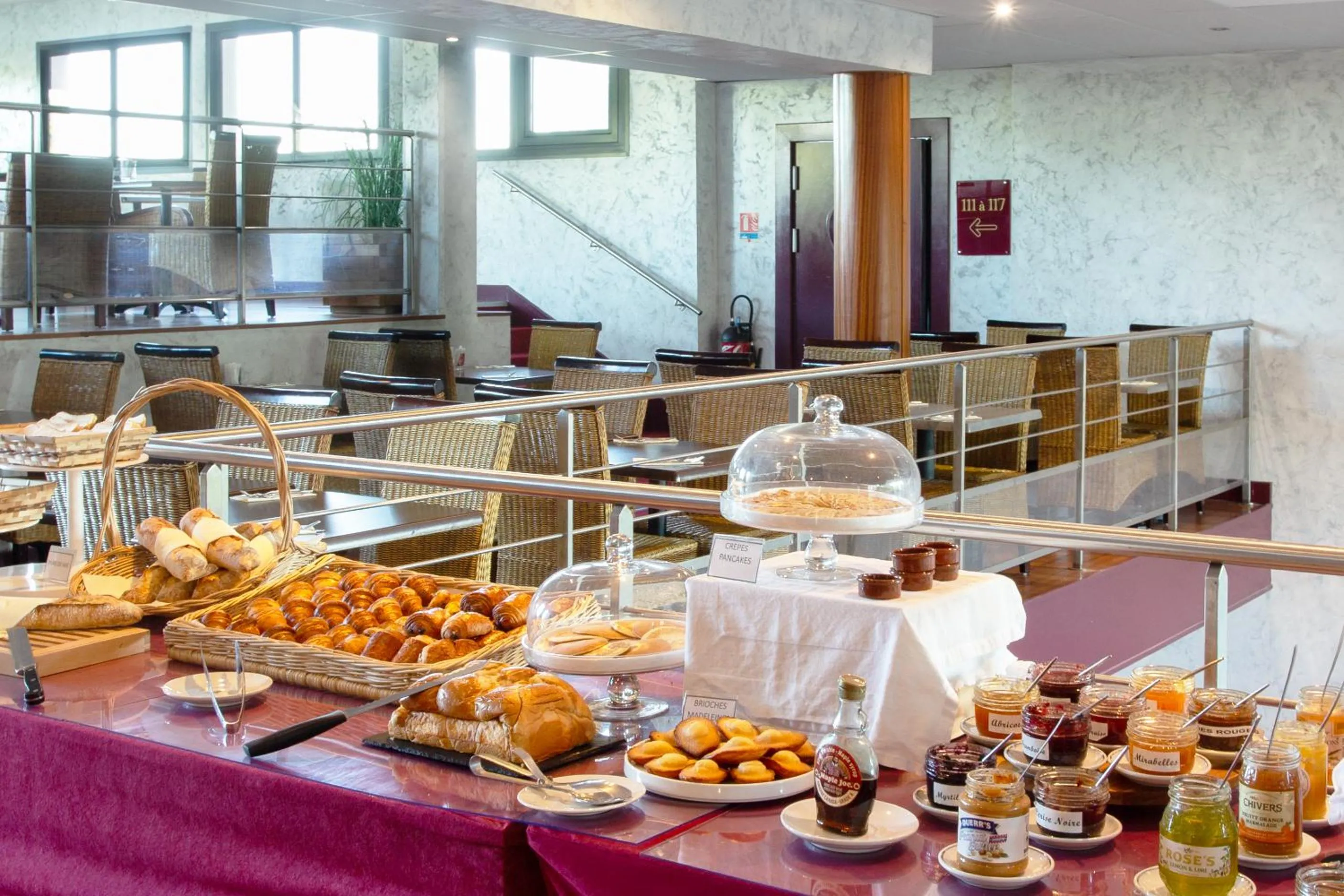Buffet breakfast in Ile du Gua Suites