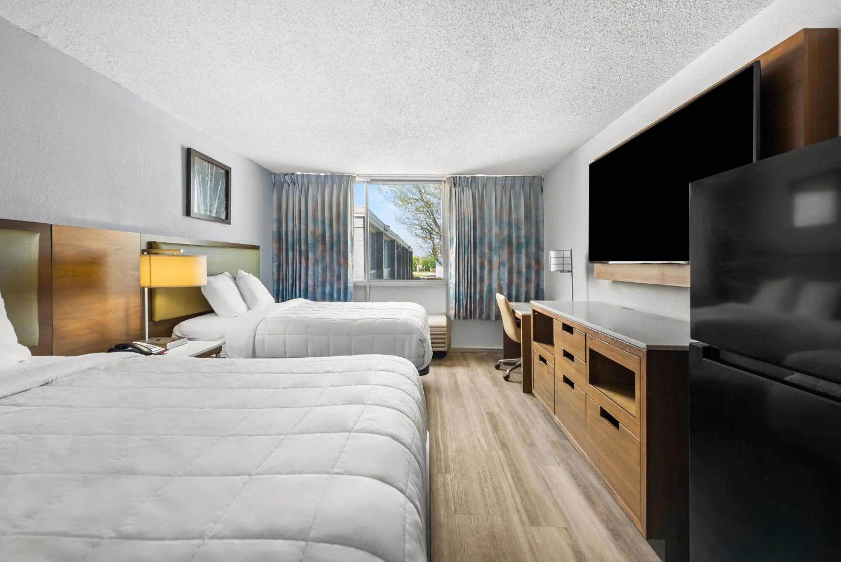 Bedroom, Bed in Suburban Studios Fairborn - Dayton