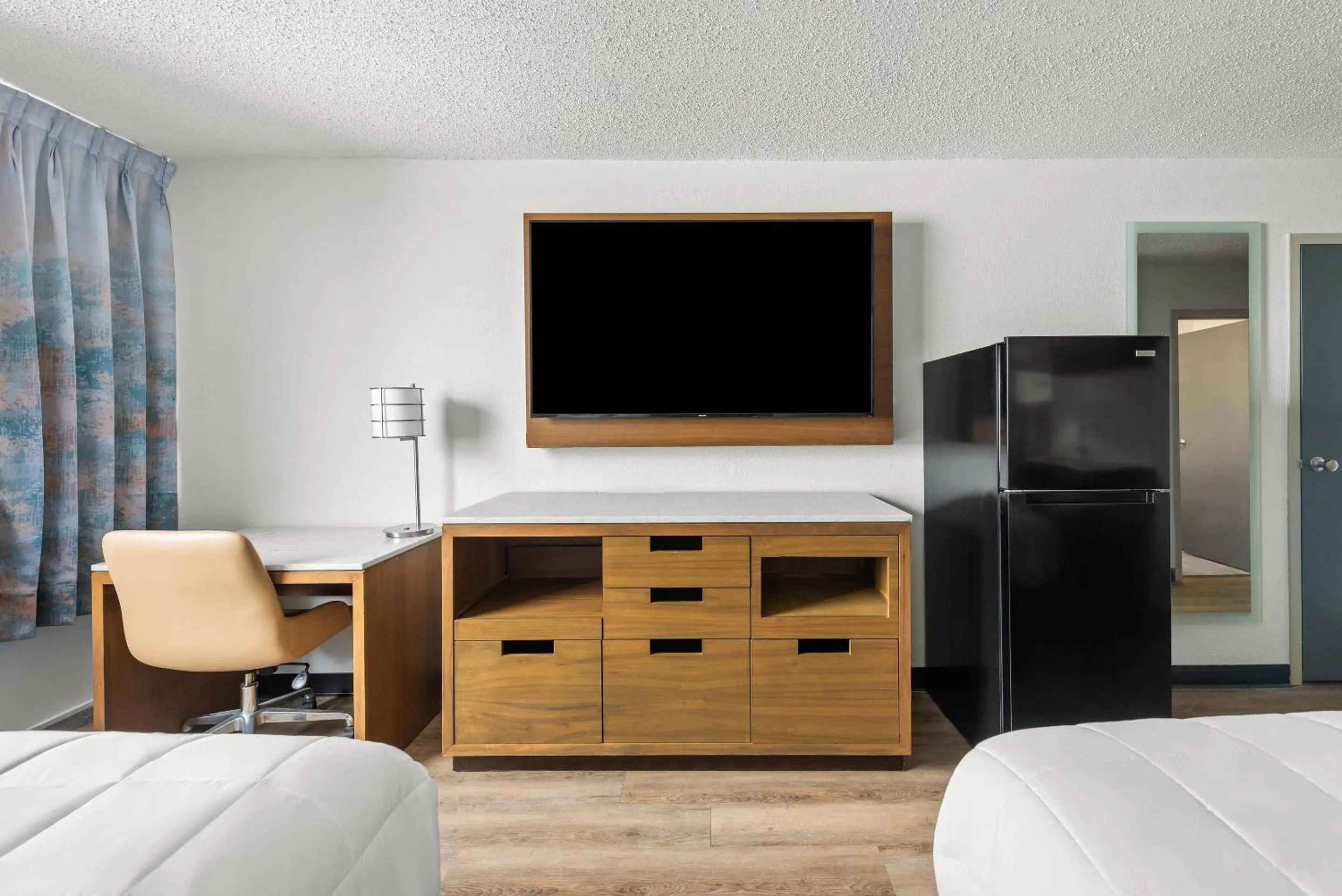 Bedroom, Bed in Suburban Studios Fairborn - Dayton