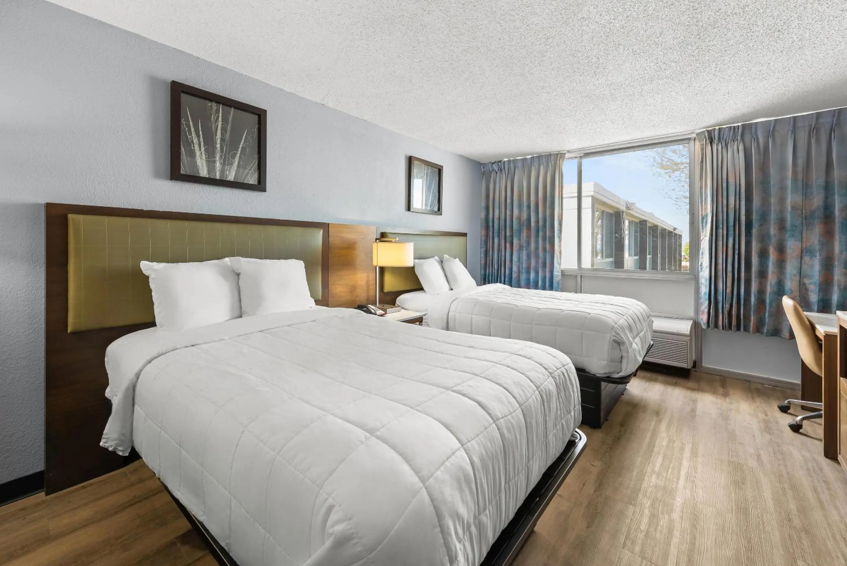 Bedroom, Bed in Suburban Studios Fairborn - Dayton