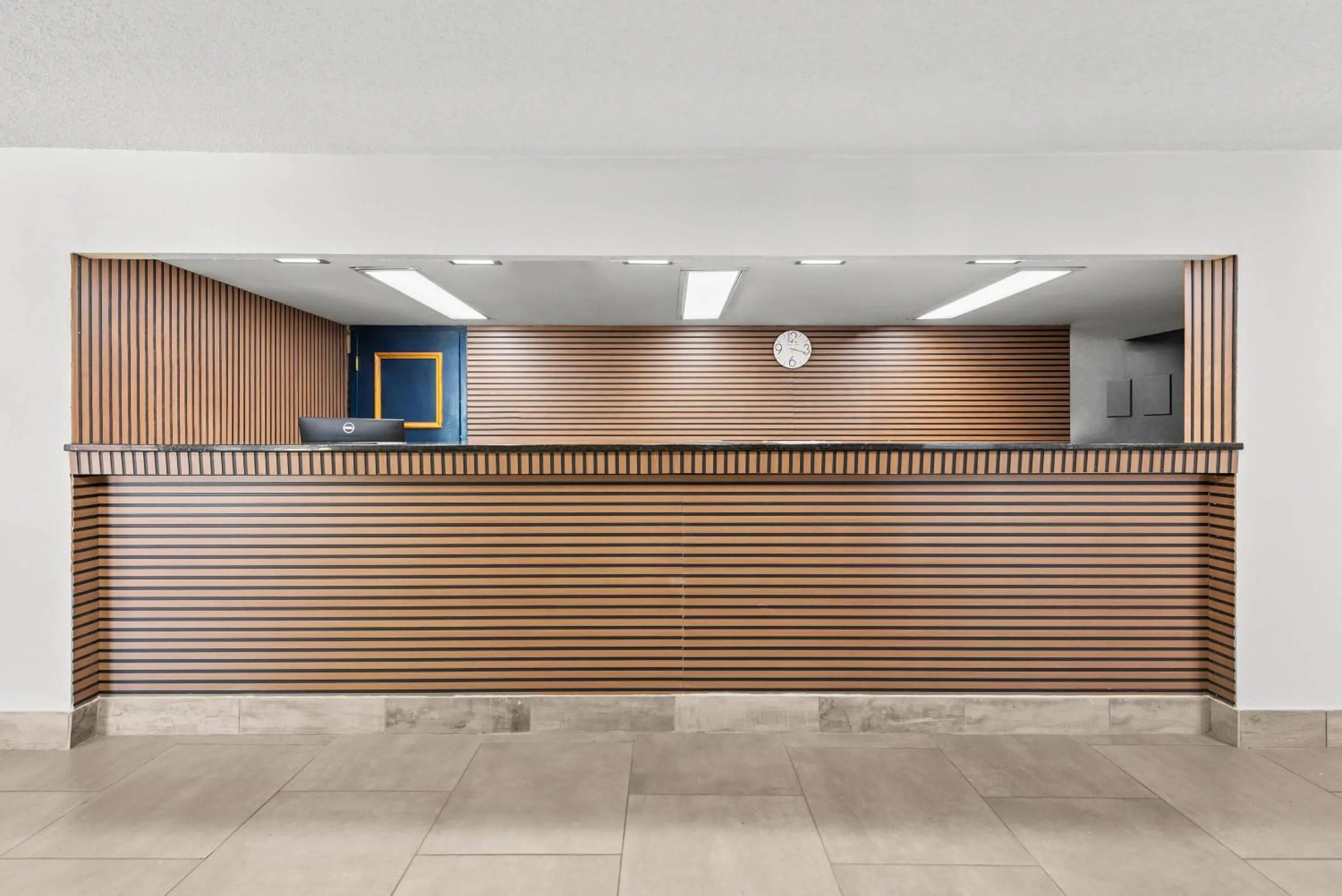 Lobby or reception in Suburban Studios Fairborn - Dayton