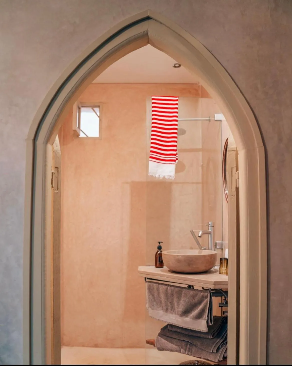 Shower in Riad Anata