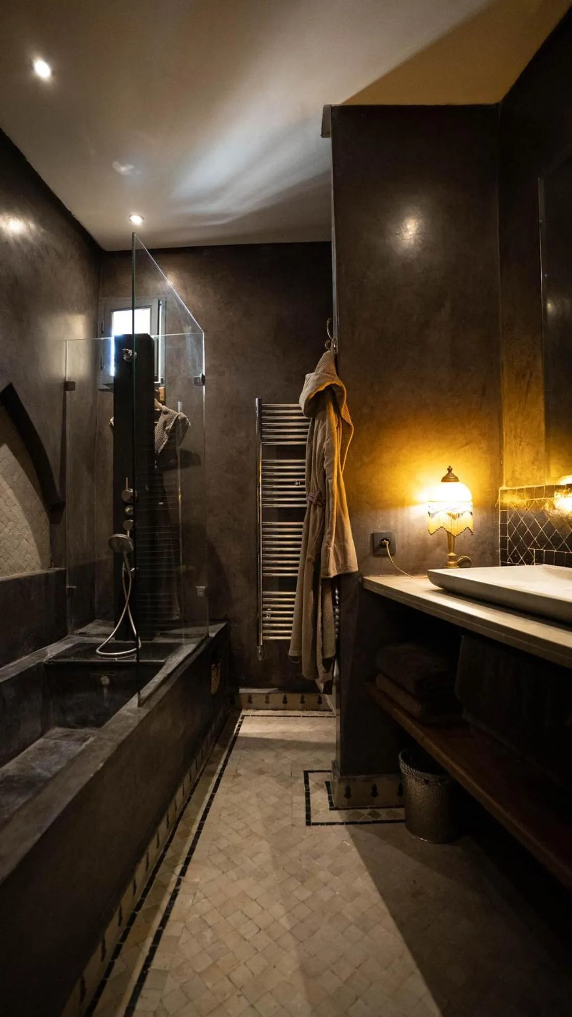 Shower in Riad Anata