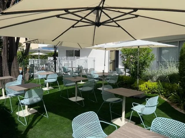 Patio in Résidence Carlton - Rénovée avec Piscine