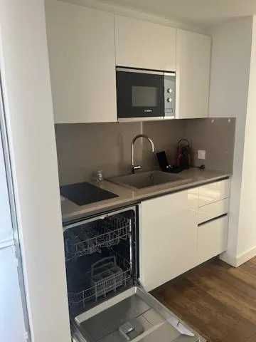 dishwasher in Résidence Carlton - Rénovée avec Piscine