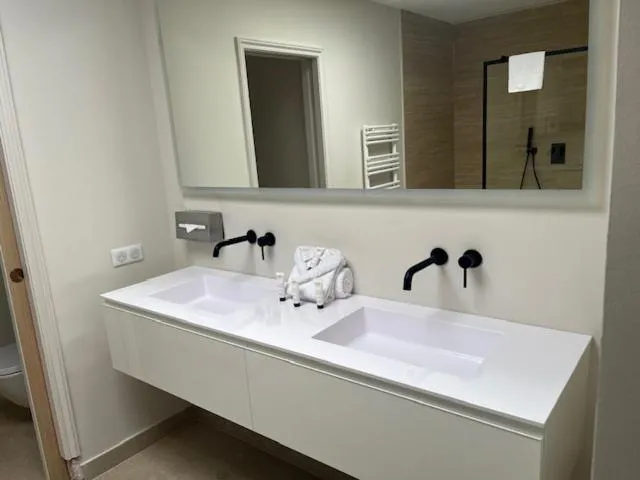 Bathroom in Résidence Carlton - Rénovée avec Piscine