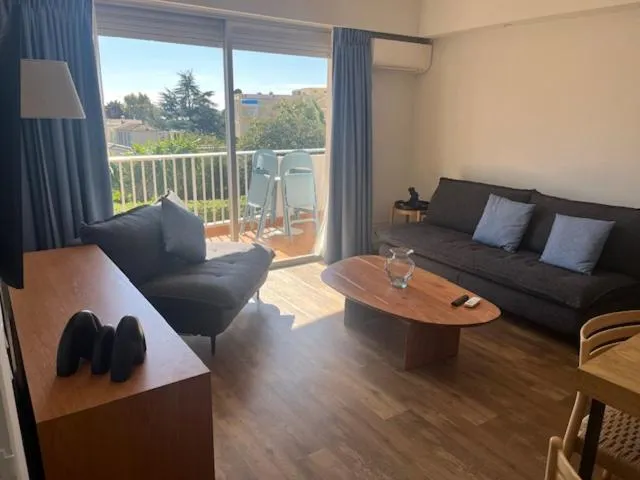 Living room in Résidence Carlton - Rénovée avec Piscine