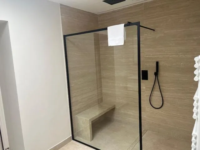 Bathroom in Résidence Carlton - Rénovée avec Piscine