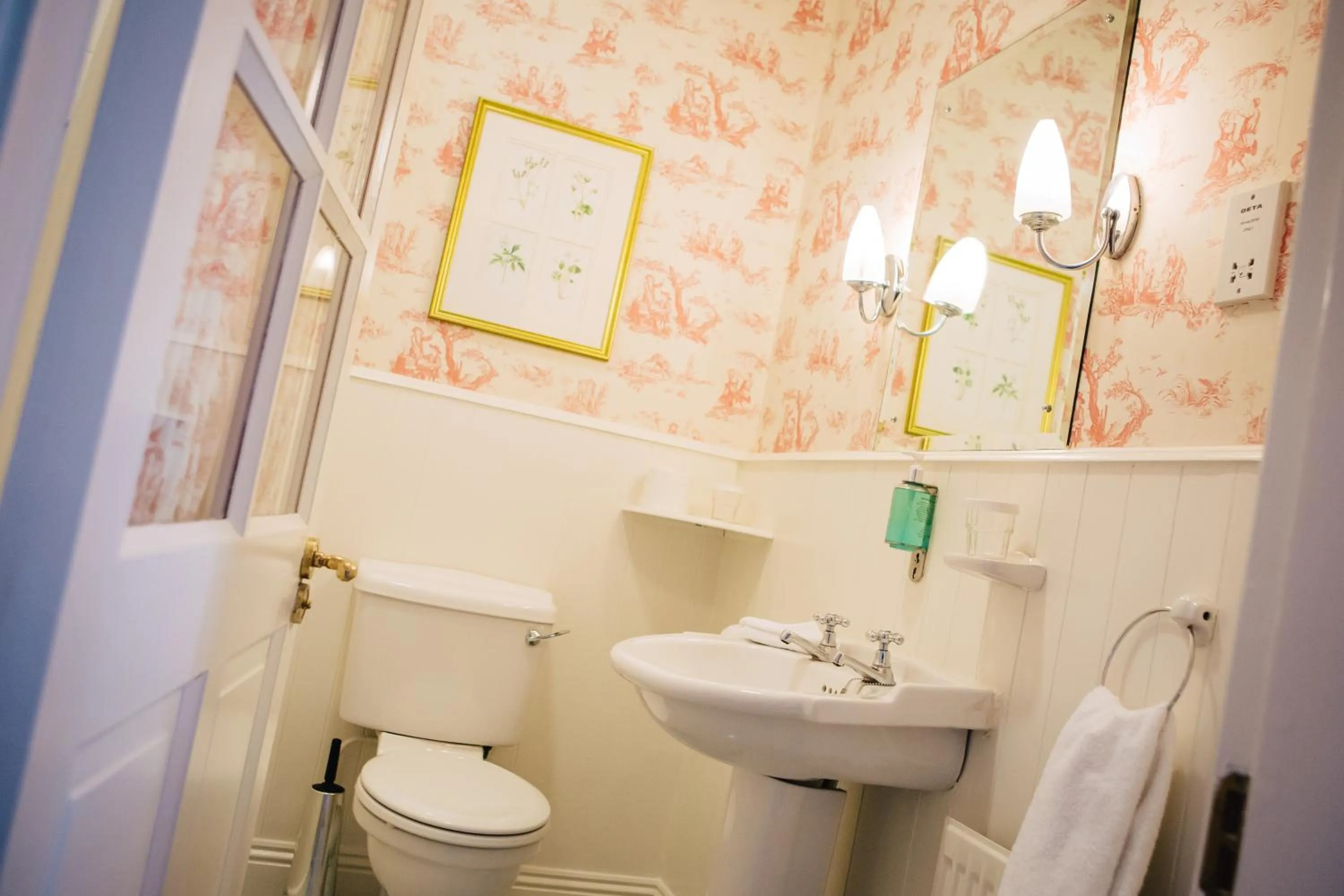 Bathroom in Gleeson's Restaurant & Rooms