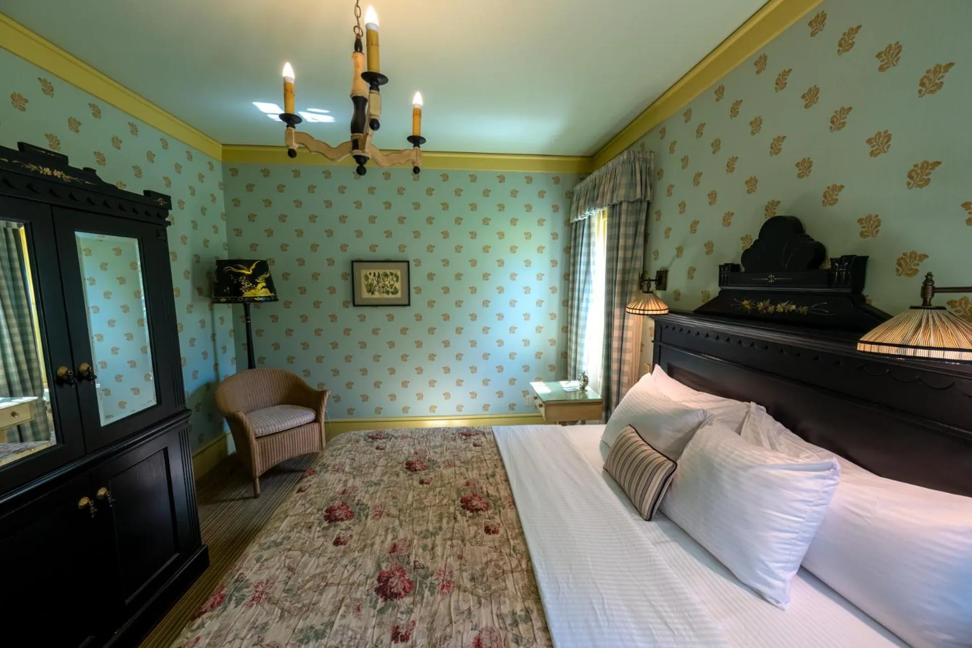 Bed in Tallman Hotel