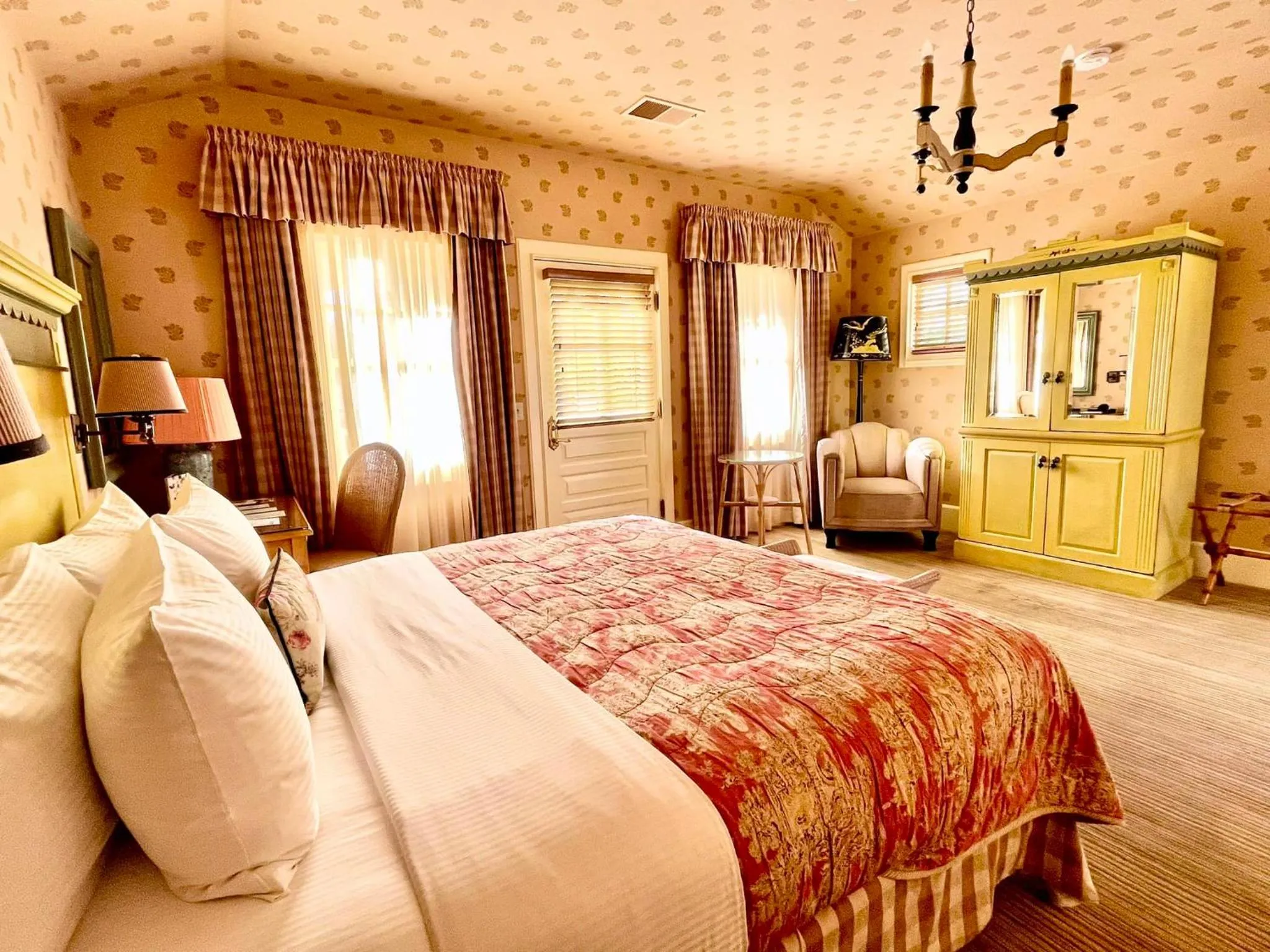 Bed in Tallman Hotel