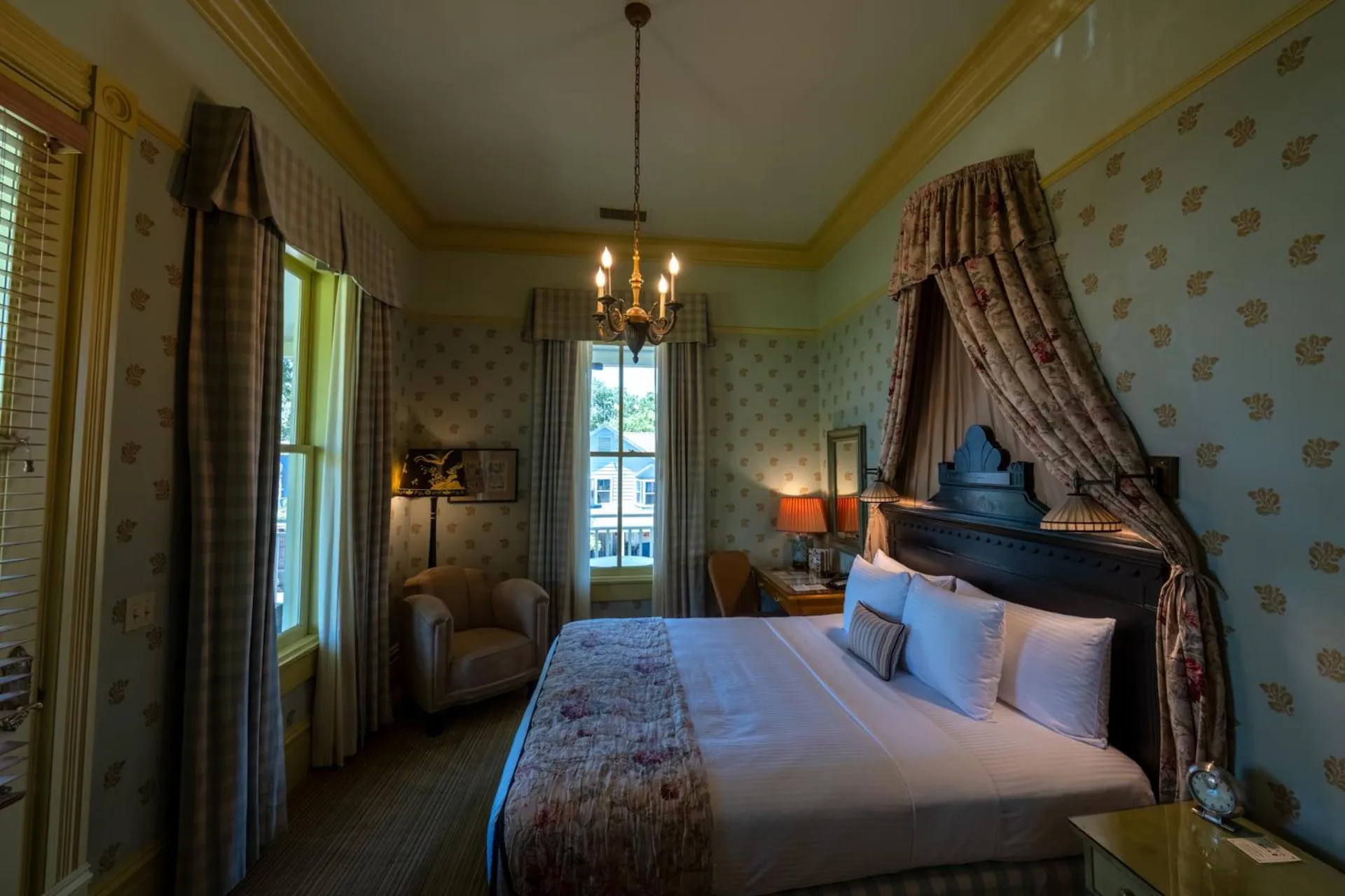 Bed in Tallman Hotel