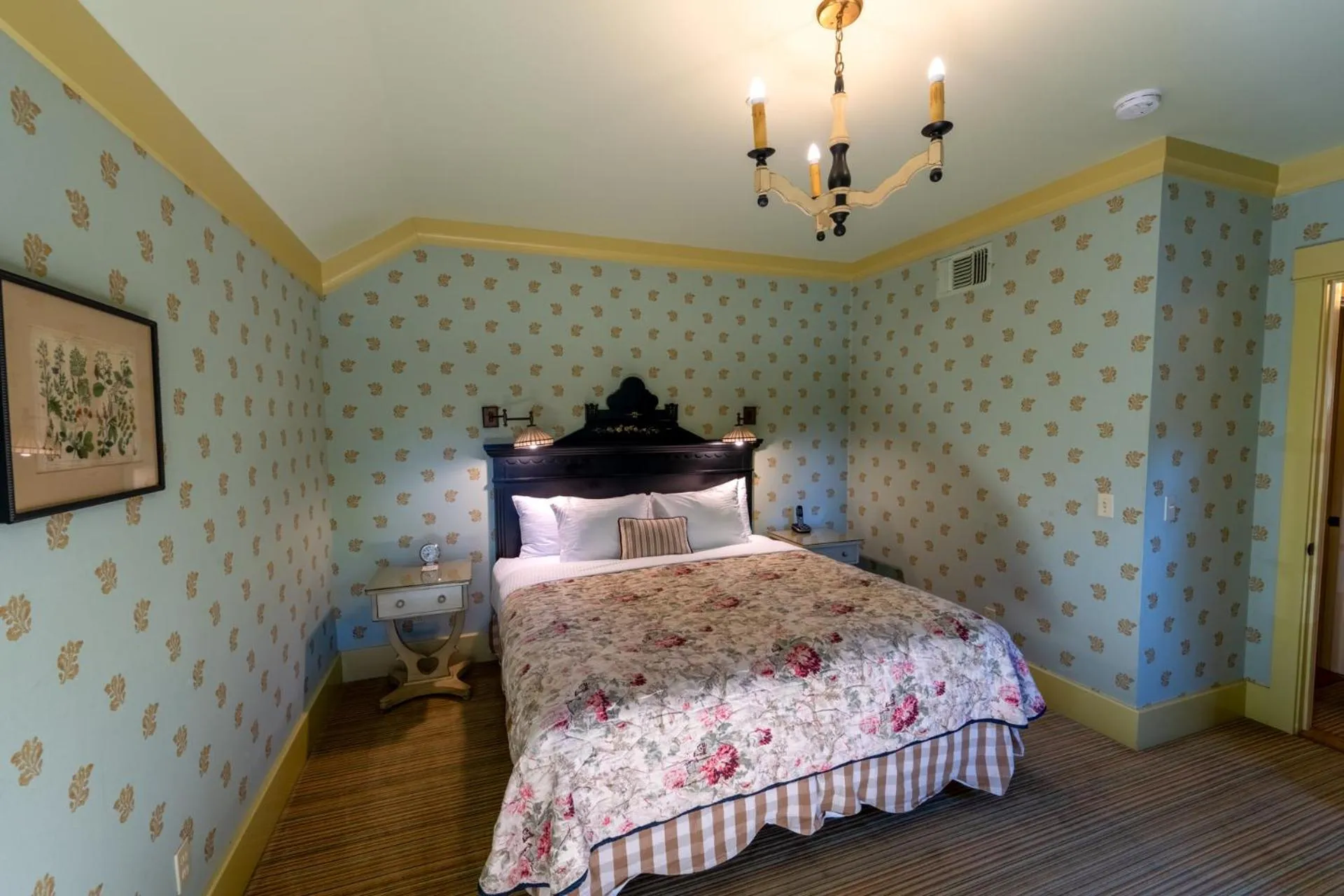 Bed in Tallman Hotel