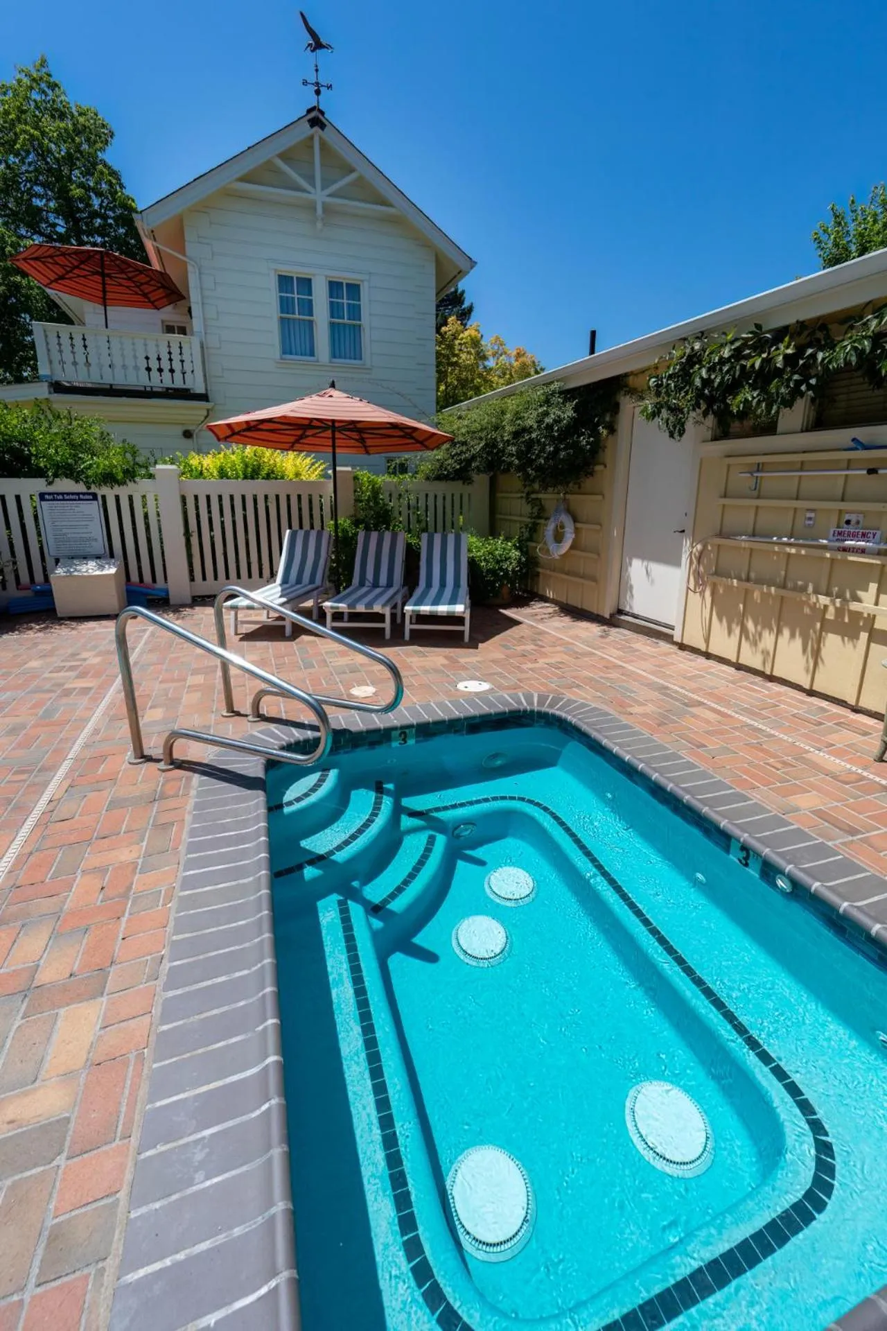 Hot Tub in Tallman Hotel