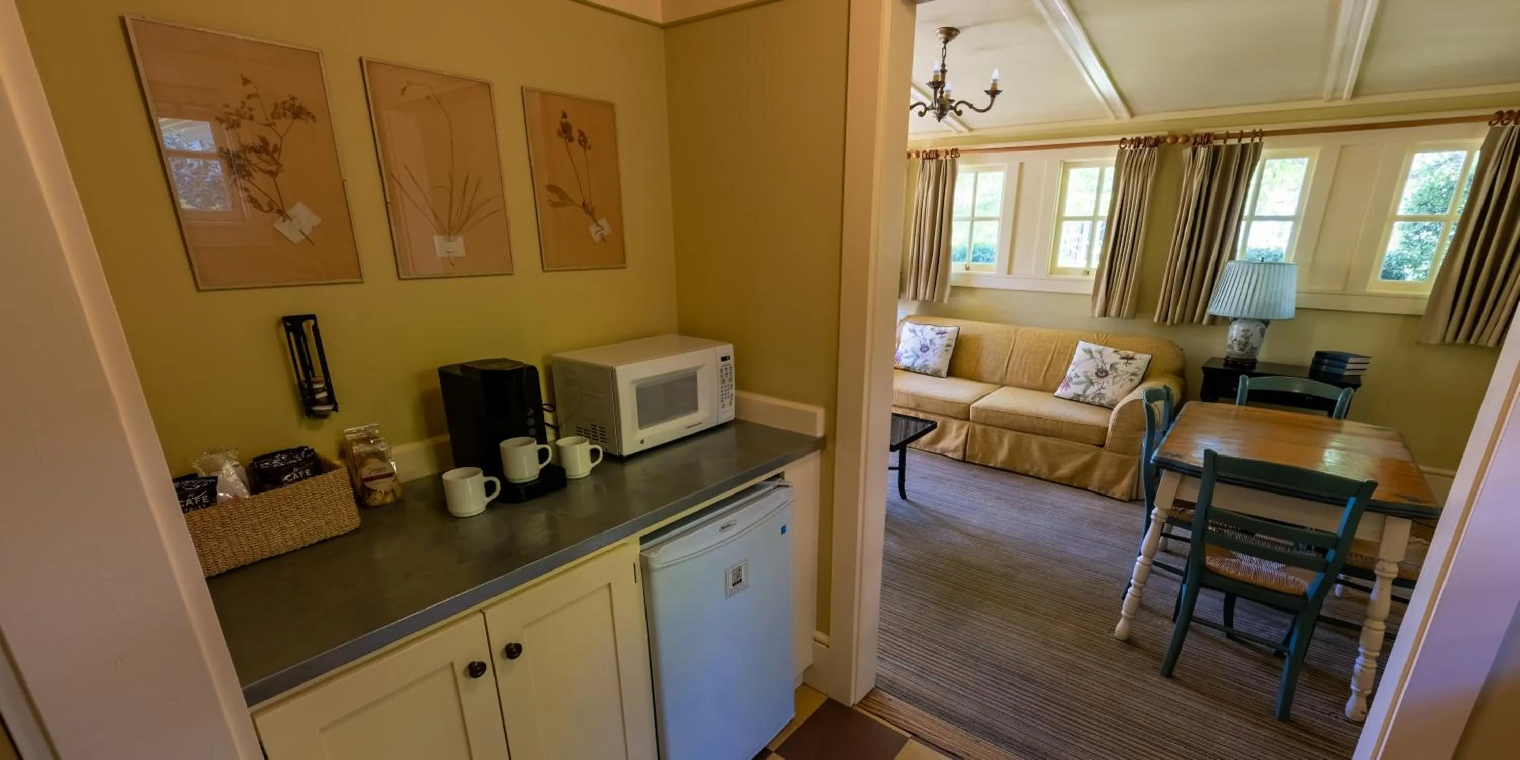 Kitchen or kitchenette in Tallman Hotel