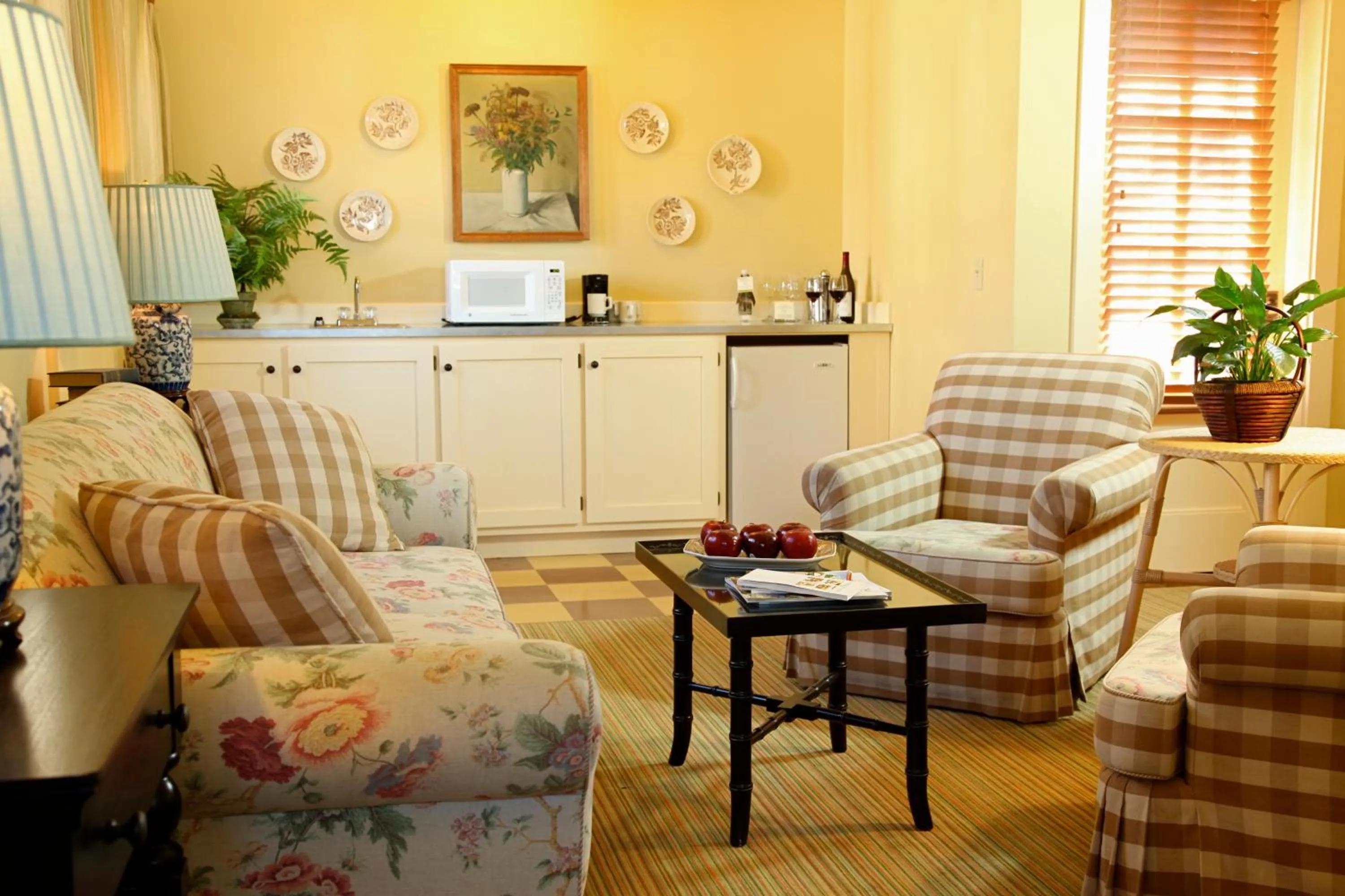 Coffee/tea facilities in Tallman Hotel