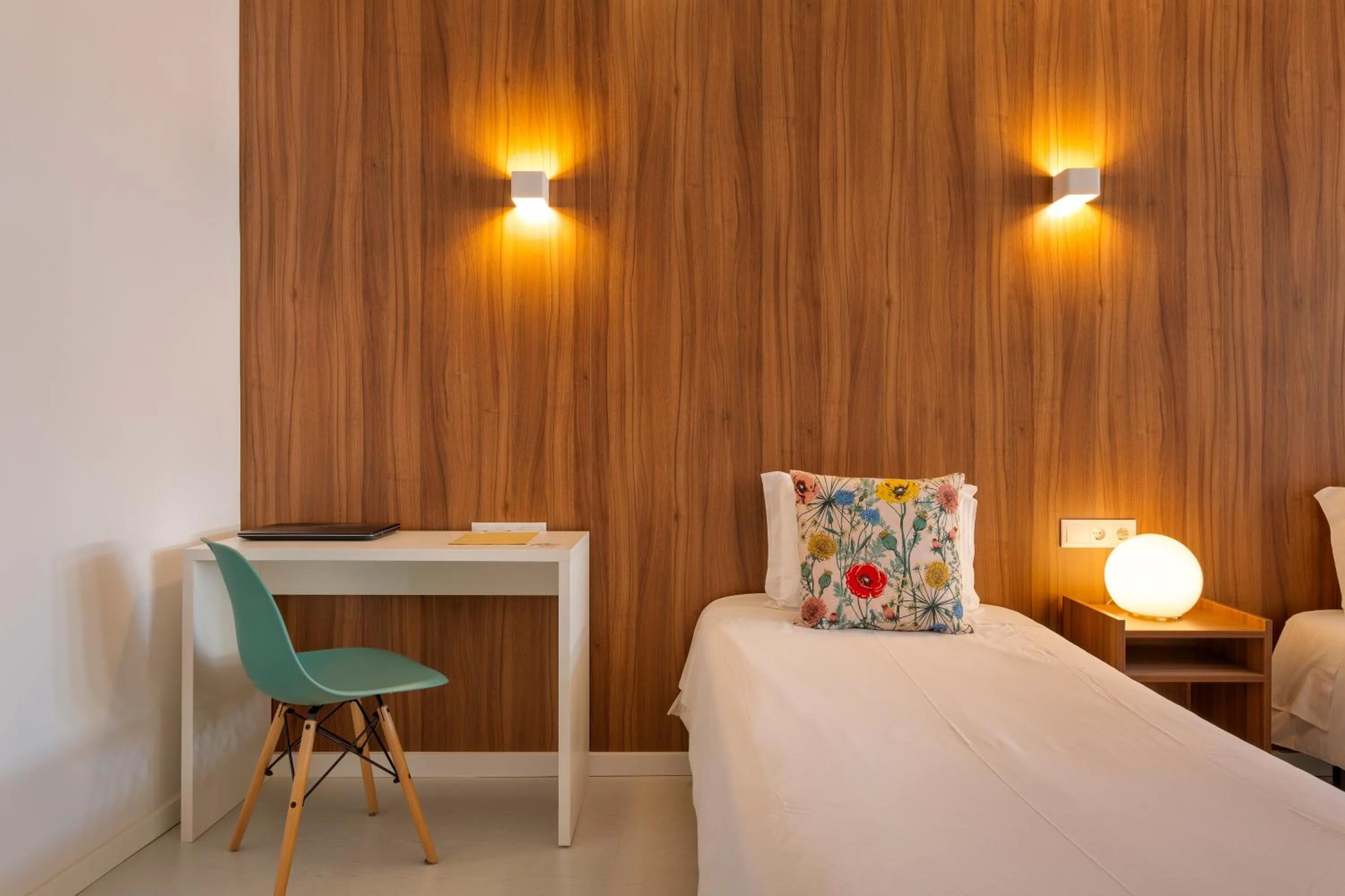 Seating area, Bed in Next Inn