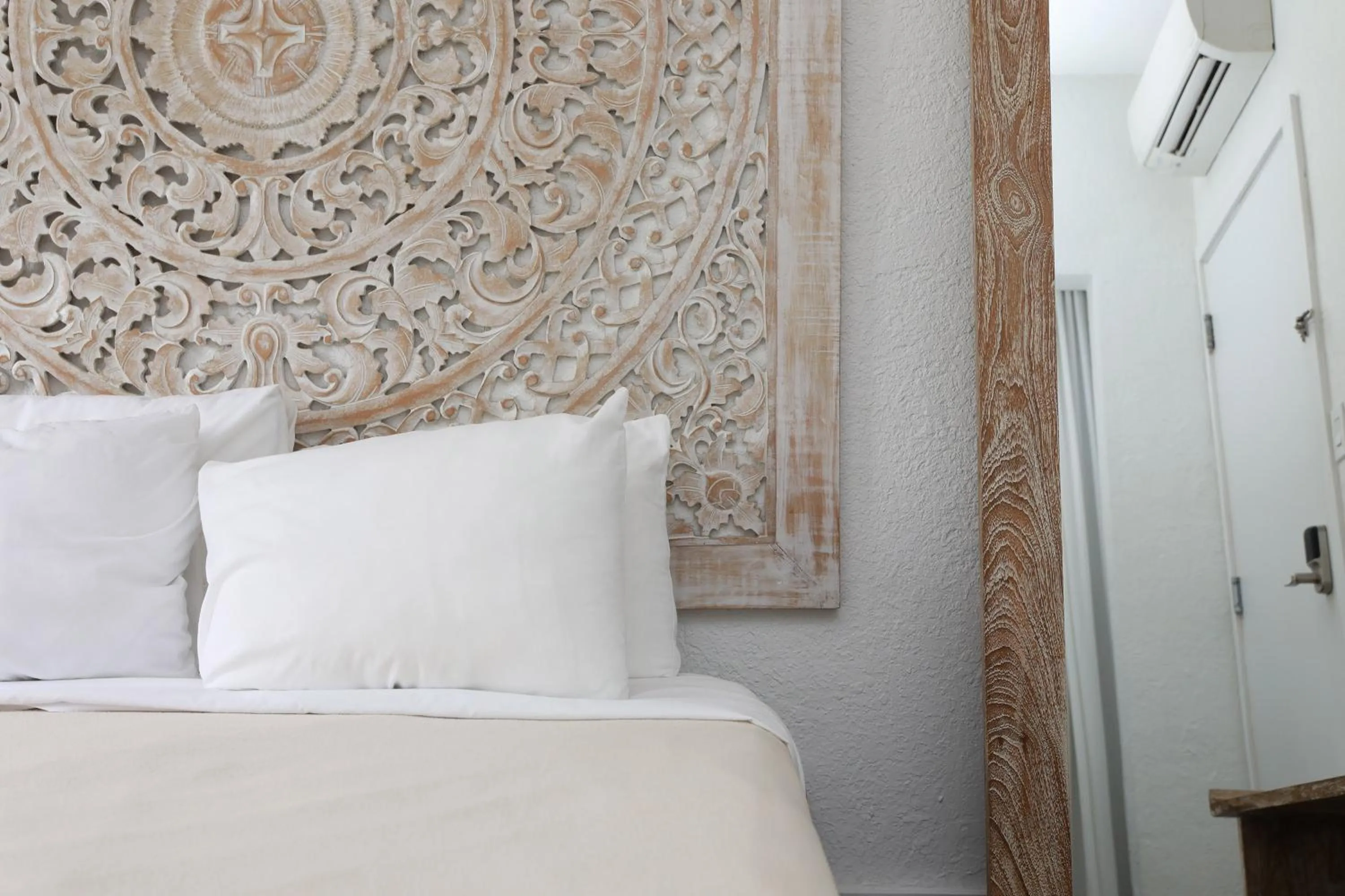 Bed in Treehouse Studio Hotel