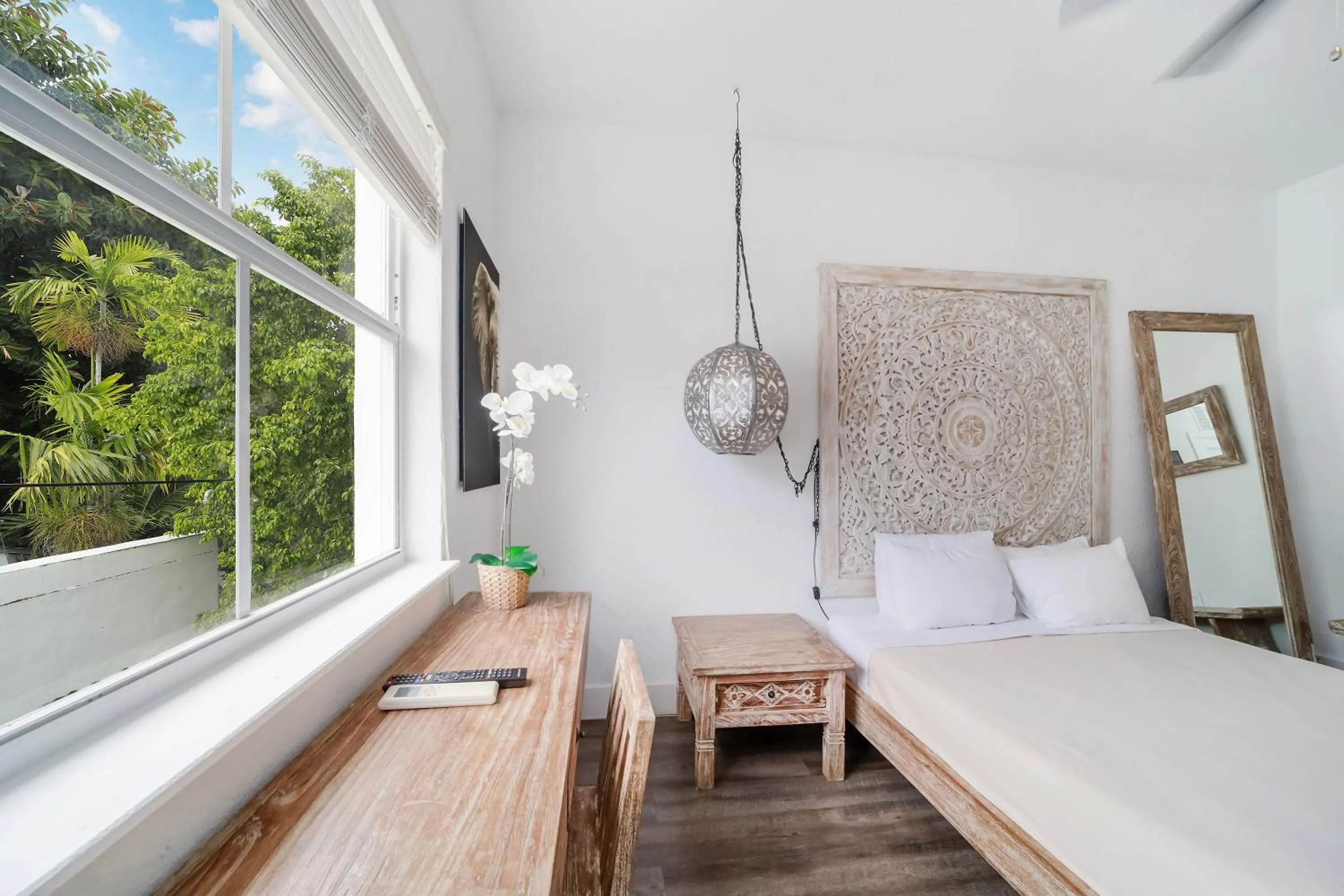 Bed in Treehouse Studio Hotel