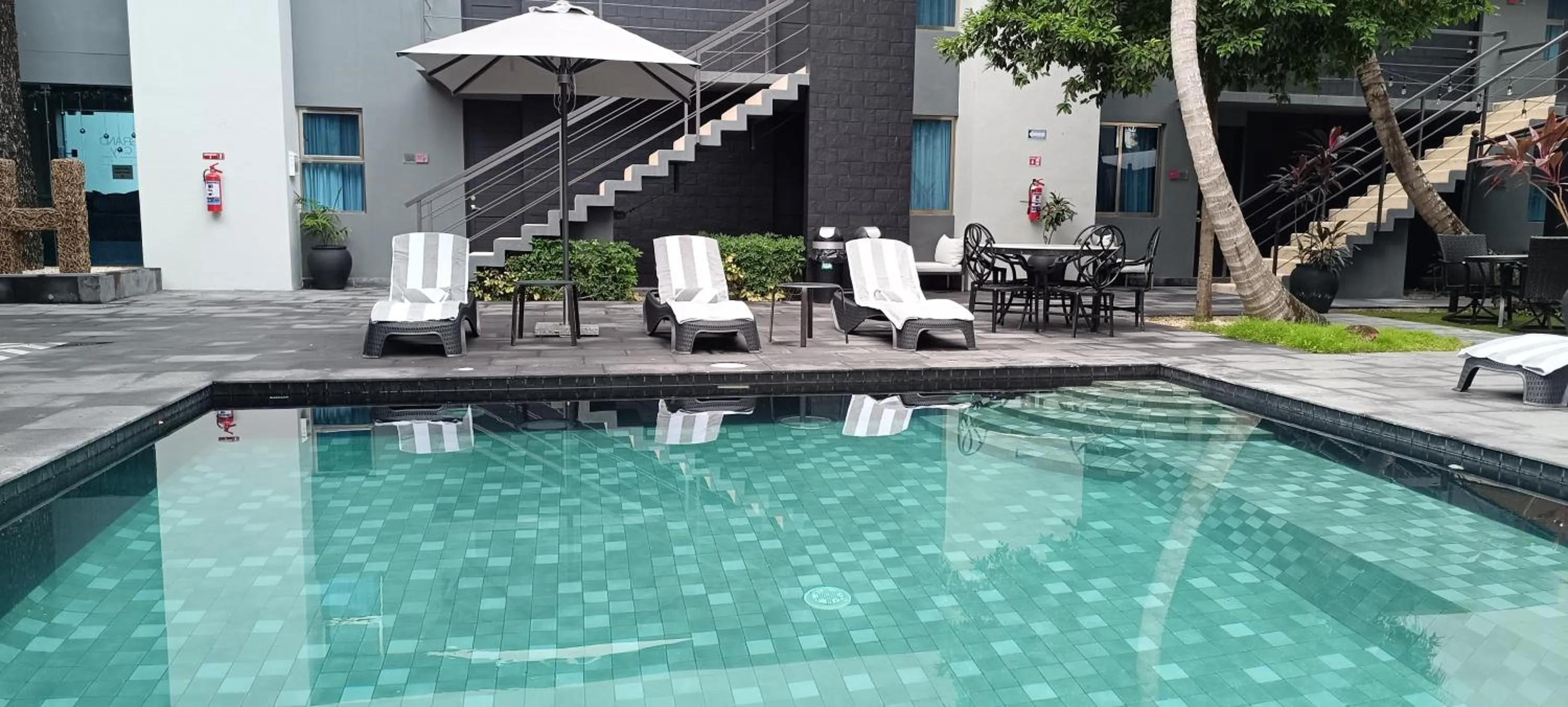 Swimming pool in Grand City Hotel Cancun