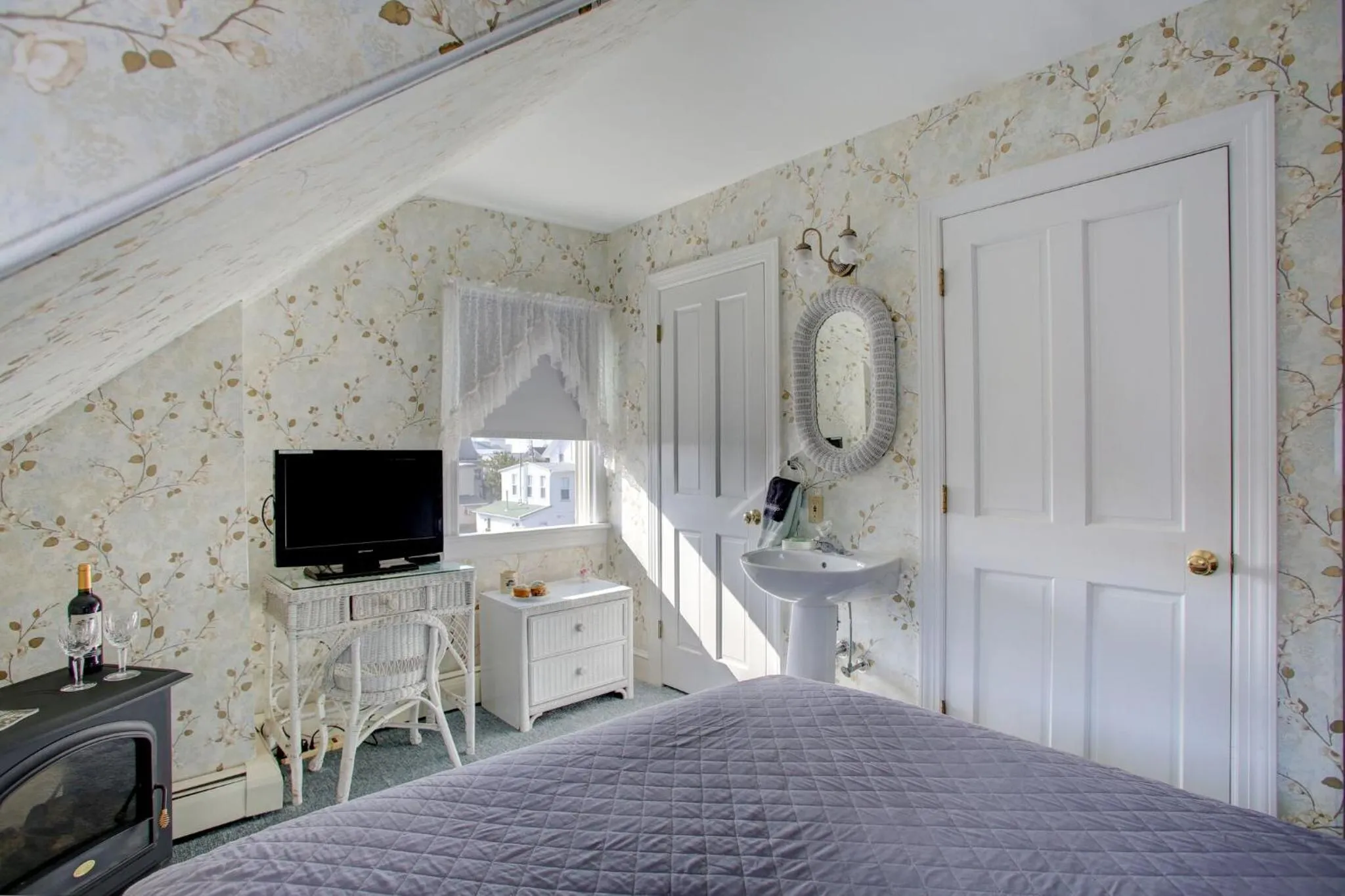 Bed in Luther Ogden Inn