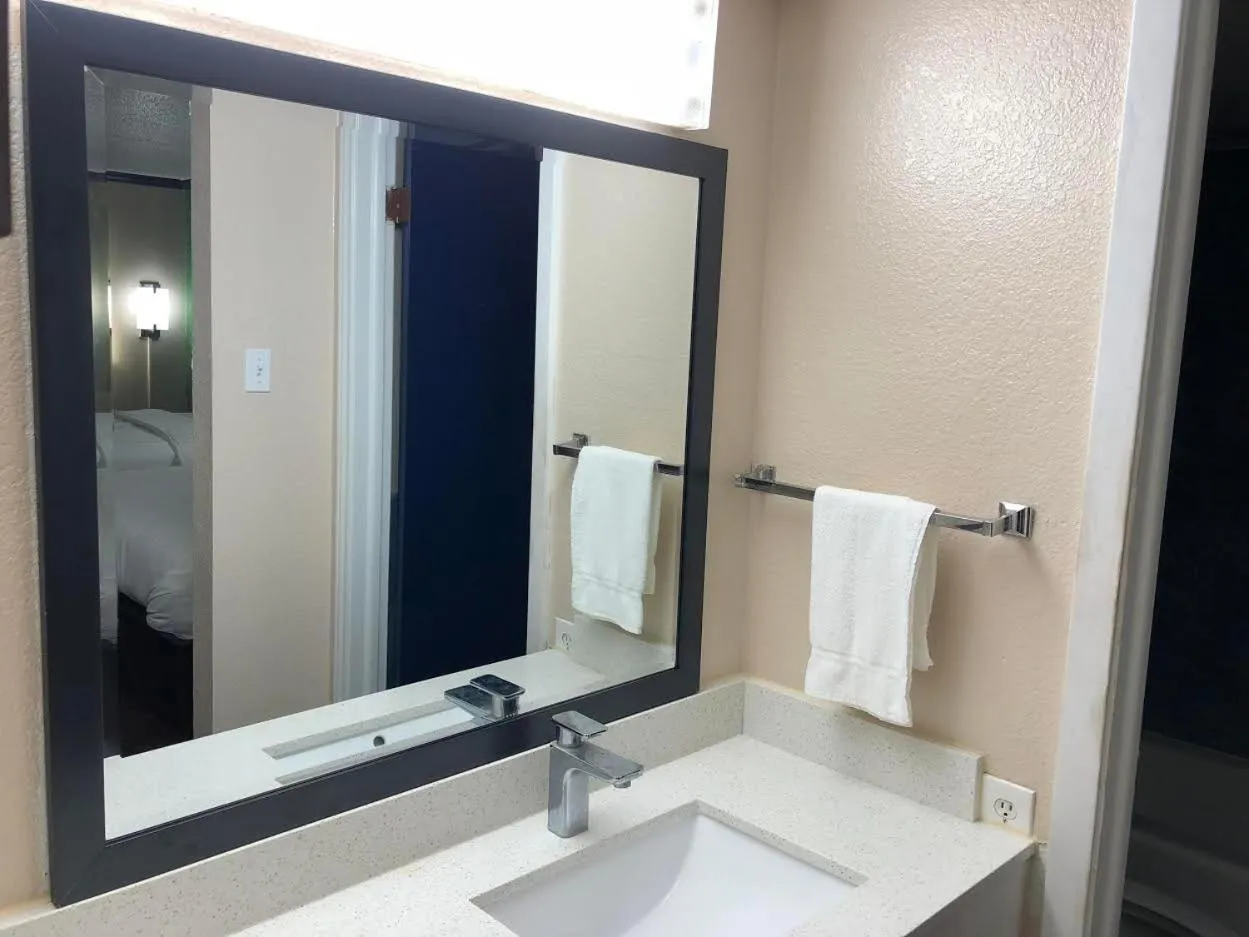 Travelers Inn and Suites Wharton