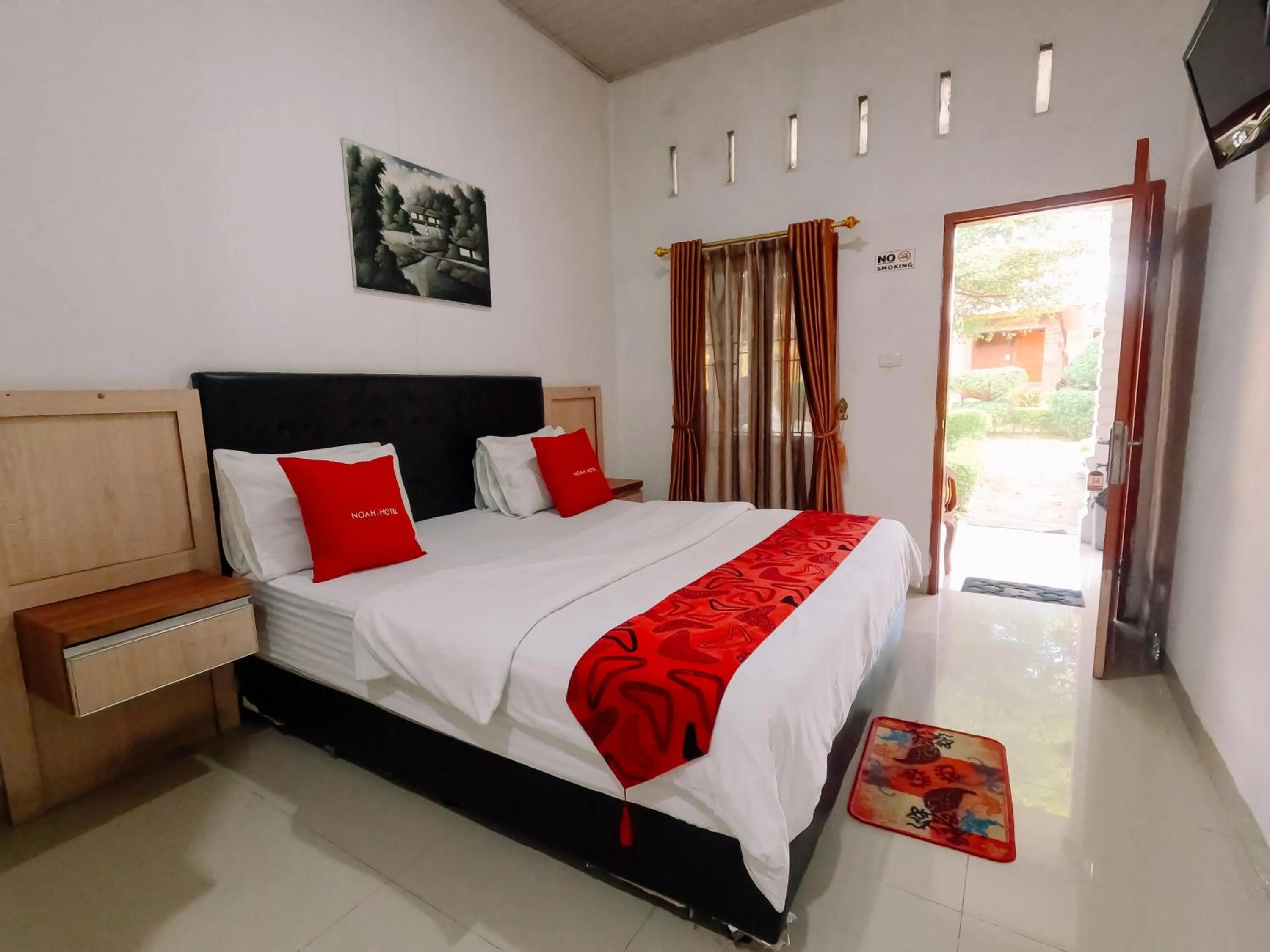 Bed in Noah Hotel Silangit